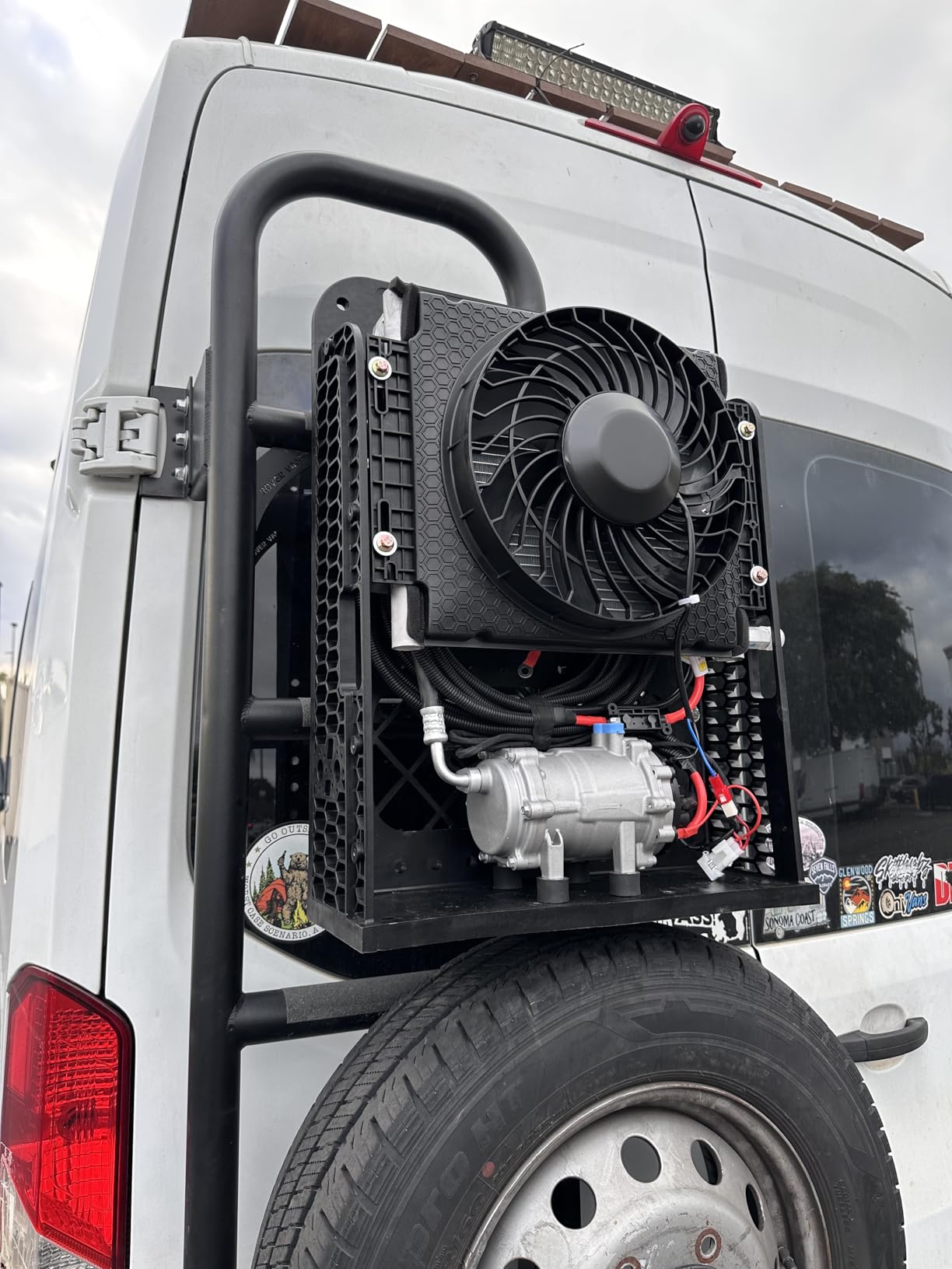 Treeligo Universal dc 12V Electric RV Truck Air Conditioner Camper A/C Unit 12000 BTU Fast Cooling for Motorhome Bus tractor automotive air conditioner, white customer photo 2