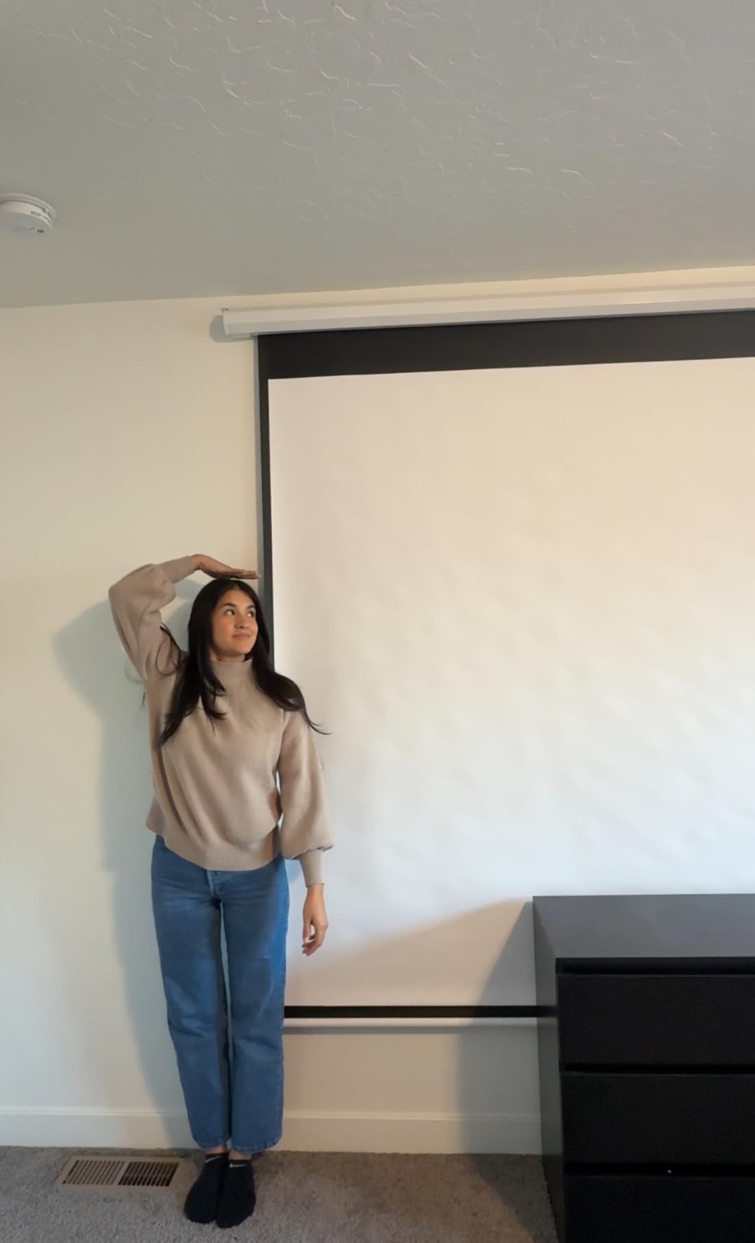 YODOLLA 84inch Motorized Projection Screen, 16:9 4K 3D HD Electric Projector Screen, Wall/Ceiling Mounted White Projection Screen with Two Remote Controls for Indoor & Outdoor Use customer photo 1
