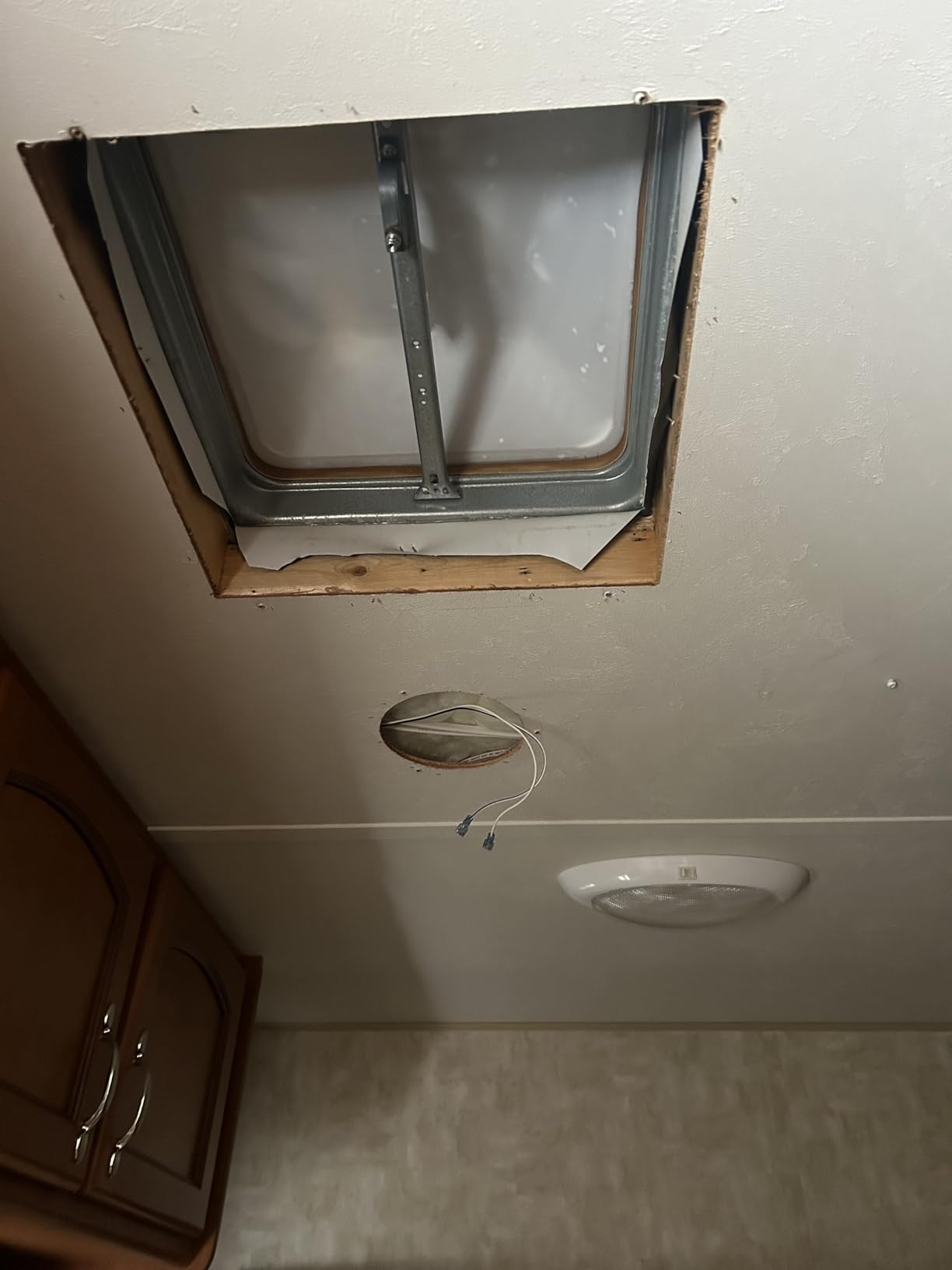 12V RV Roof Fan Vent 14'' 10 Speed Reversible Manual Lift (NO REMOTE) customer photo 2