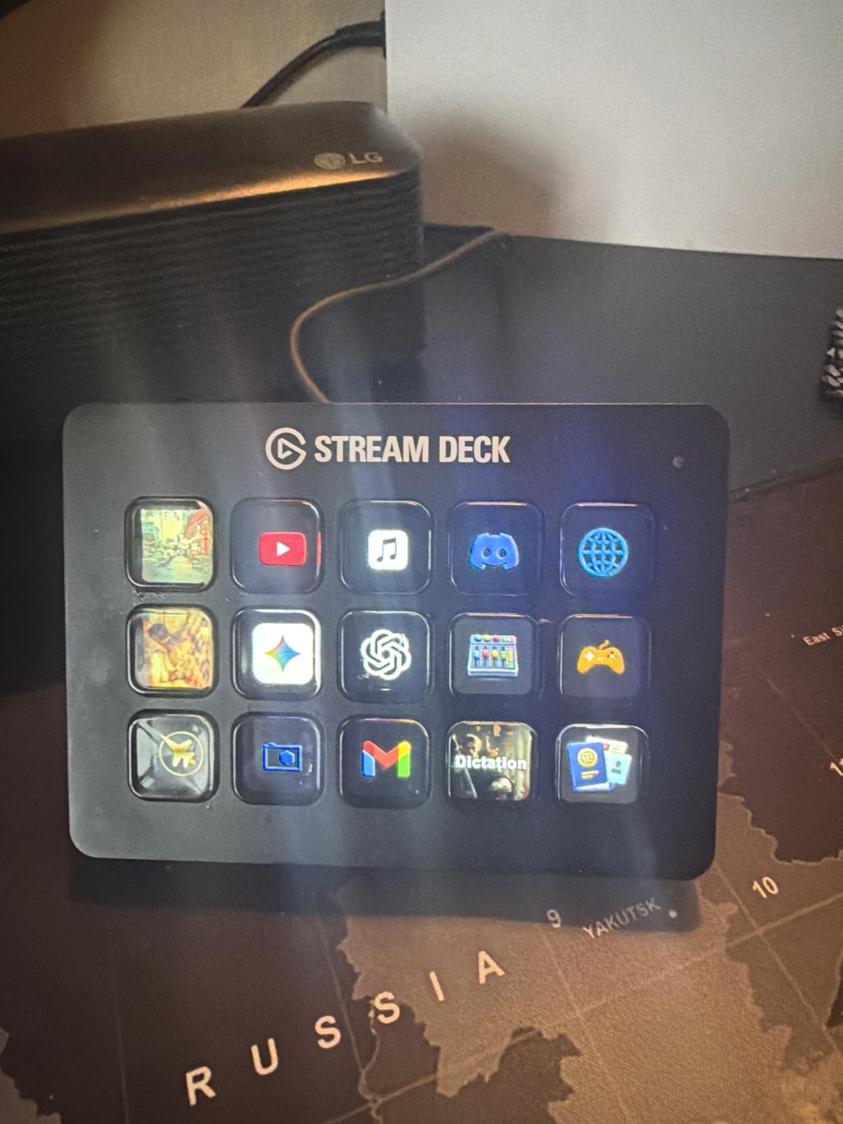 Stream Deck MK.2 - Studio Controller, 15 macro keys, trigger actions in apps and software like OBS, Twitch, YouTube and more, USB, works with Mac and PC customer photo 1