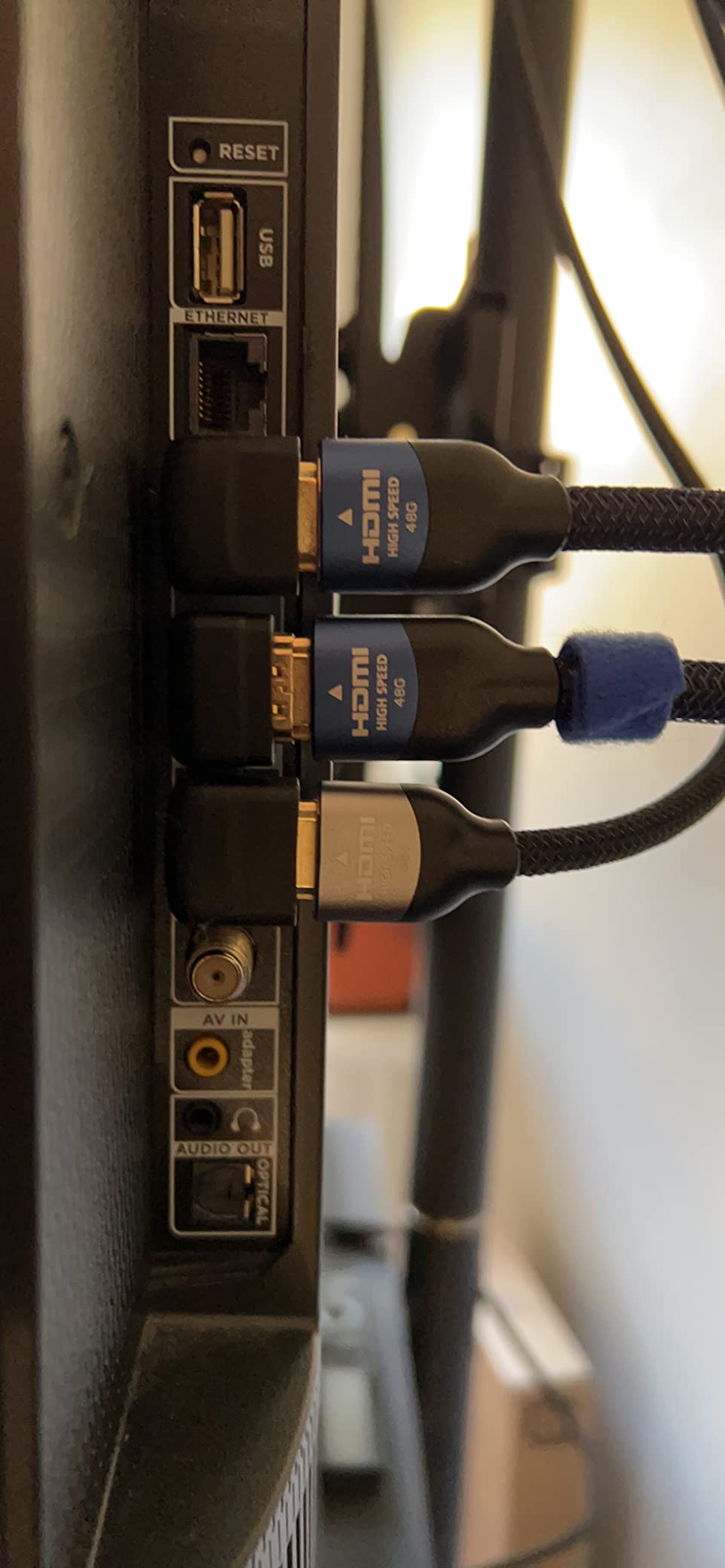 Cable Matters 2-Pack 48Gbps 8K Right Angle HDMI 2.1 Adapter with HDR, Supports 8K@60Hz / 4K@240Hz, 270 Degree HDMI Adapter Male to Female, Black customer photo 1
