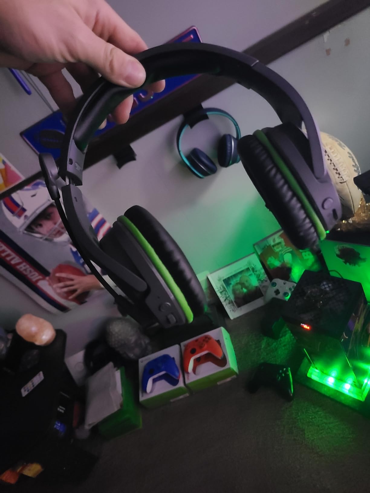 HyperX CloudX Stinger Core Wireless Gaming Headset for Xbox Series X|S and Xbox One customer photo 2