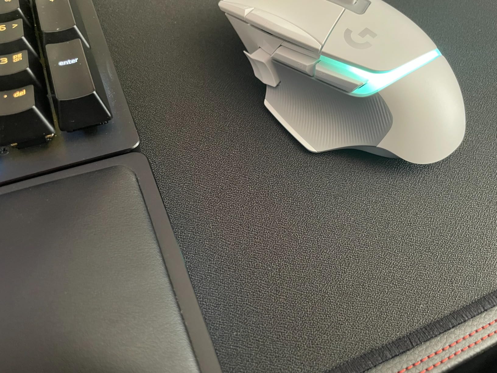 Razer Strider Hybrid Mouse Mat with a Soft Base & Smooth Glide: Firm Gliding Surface - Anti-Slip Base - Rollable & Portable - Anti-Fraying Stitched Edges - Water-Resistant - Large customer photo 2
