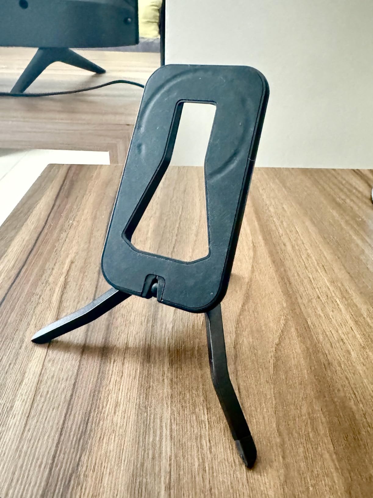 Mobile Tripod, Black, Compact Design, Portable and Pocket Friendly, MagSafe Compatible, SlimLink Mounting, Use It as a 3-Legged Stand, Kickstand or Grip, Phone Tripod Stand - Peak Design customer photo 1