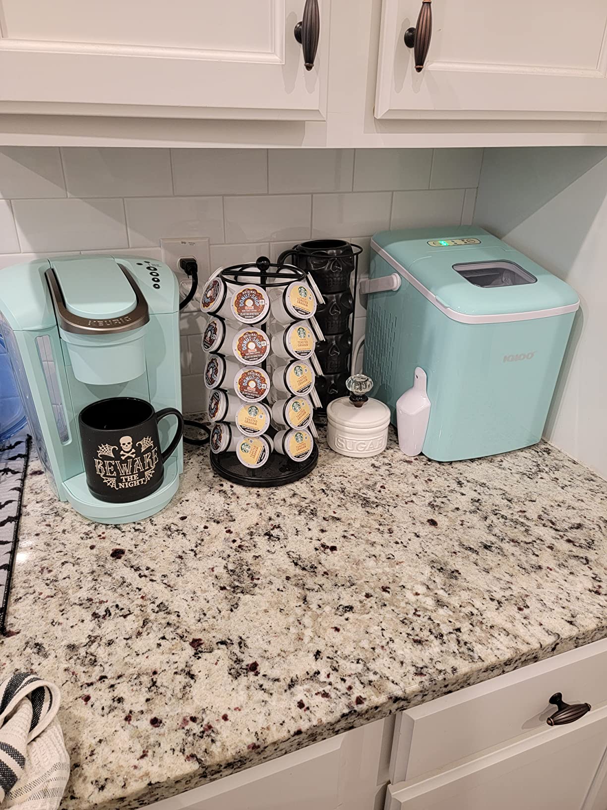 Igloo Premium Self-Cleaning Countertop Ice Maker Machine, Handled Portable Ice Maker, Produces 26 lbs. in 24 hrs. with Ice Cubes Ready in 6-8 Minutes, Comes with Ice Scoop and Basket customer photo 2