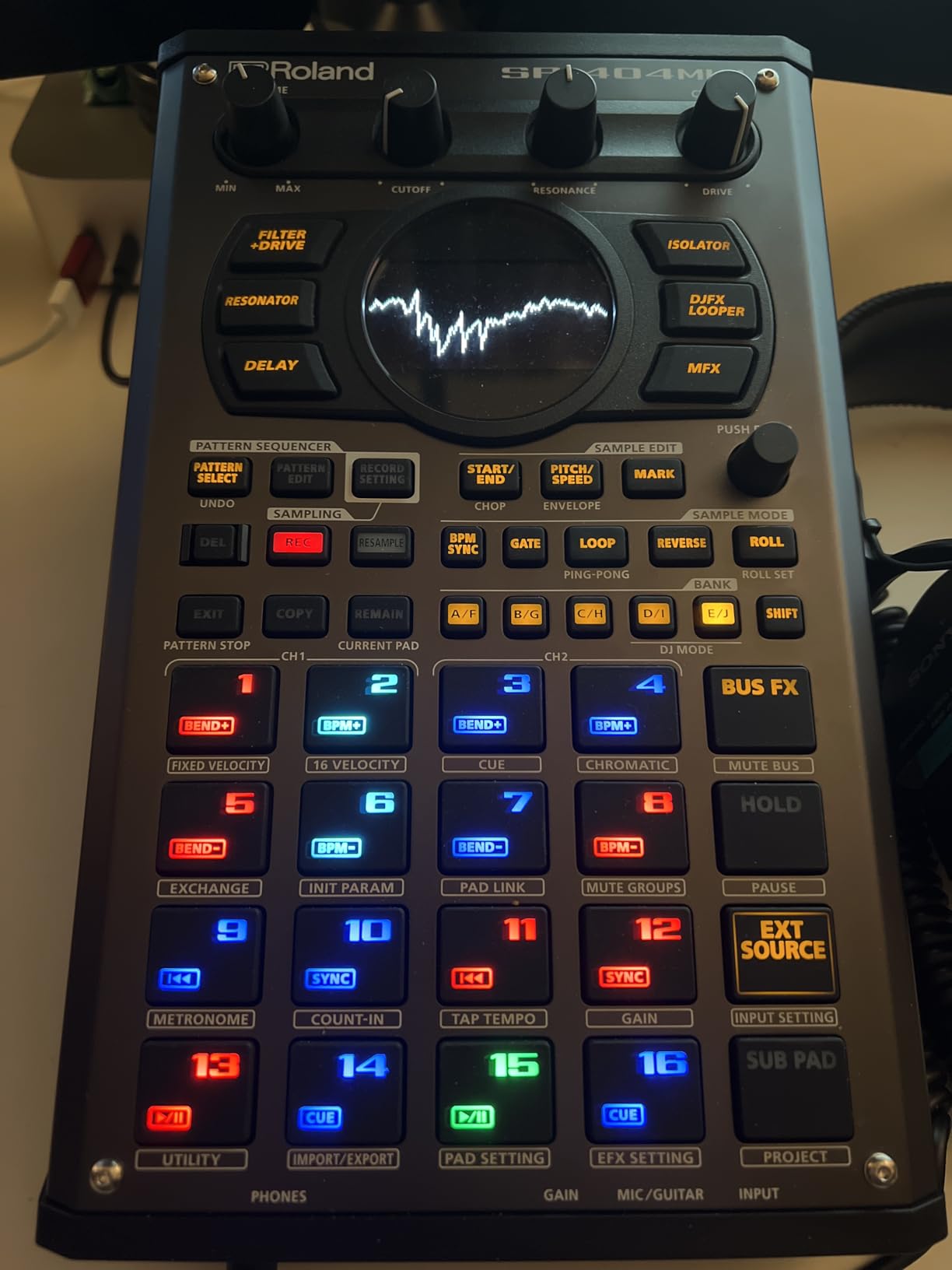 Roland SP-404MKII Creative Sampler and Effector - 16GB Internal Storage, 32-Voice Polyphony, 160 Samples Per Project, Legendary Beat Maker customer photo 1