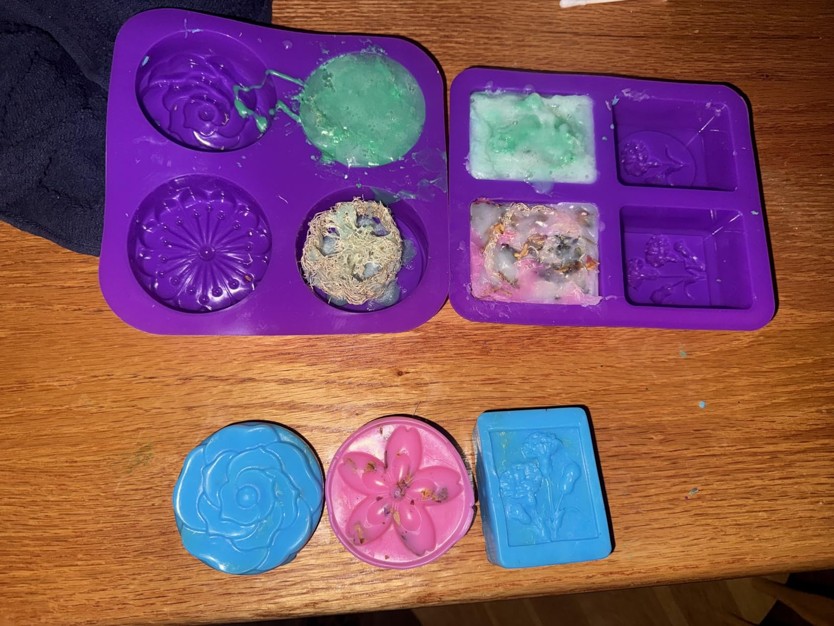 CraftZee Large PREMIUM Deluxe Soap Making Kit - All-in-One Soap Making Supplies with Soap Base, Soap Cutter Box, Silicone Loaf Molds, Fragrances & More - Homemade Melt & Pour DIY Craft Kits customer photo 1