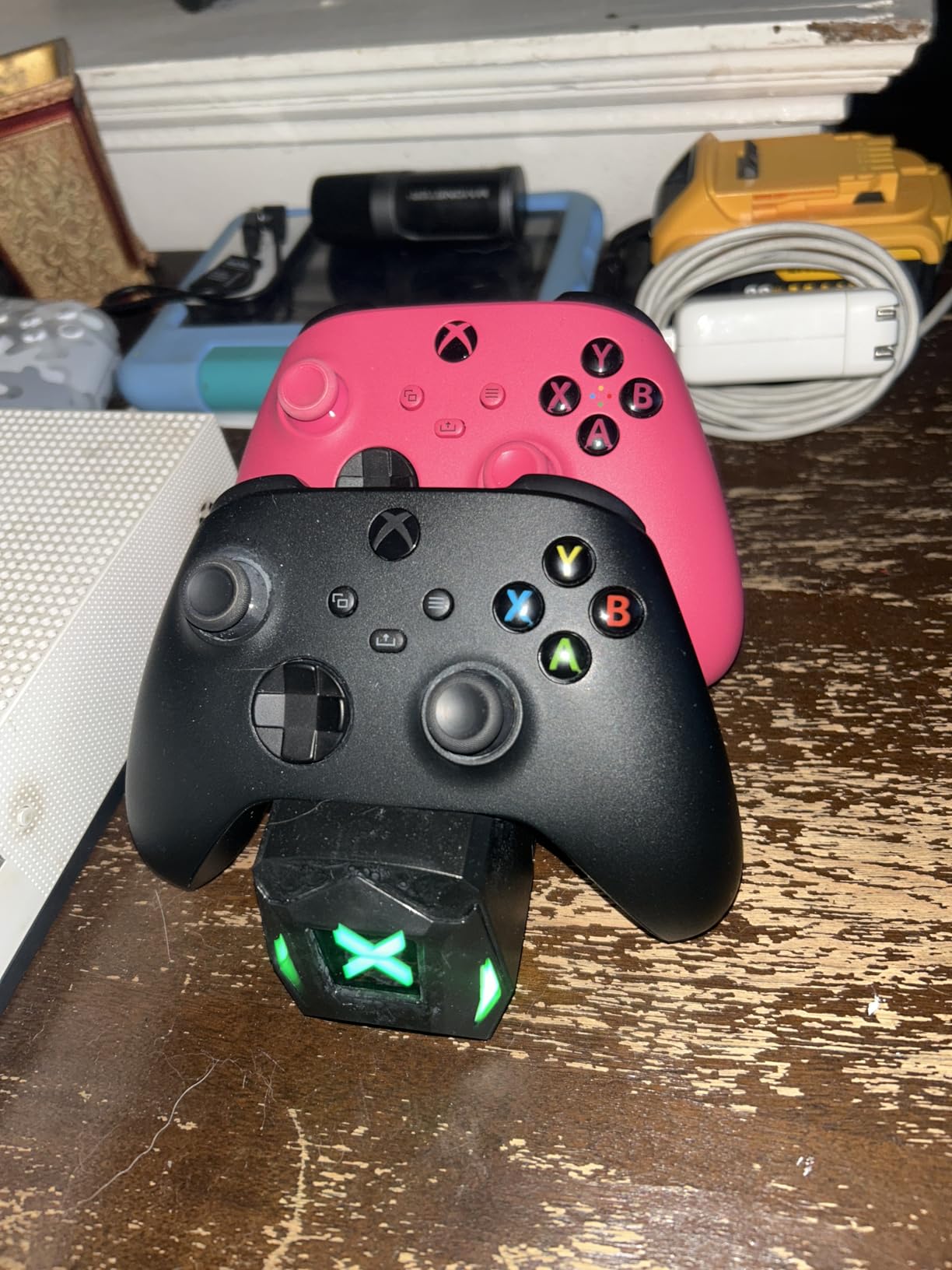Upgraded Controller Charger Station with 2x6200mWh Rechargeable Battery Packs for Xbox One/Series X|S, Dual Charging Dock customer photo 1