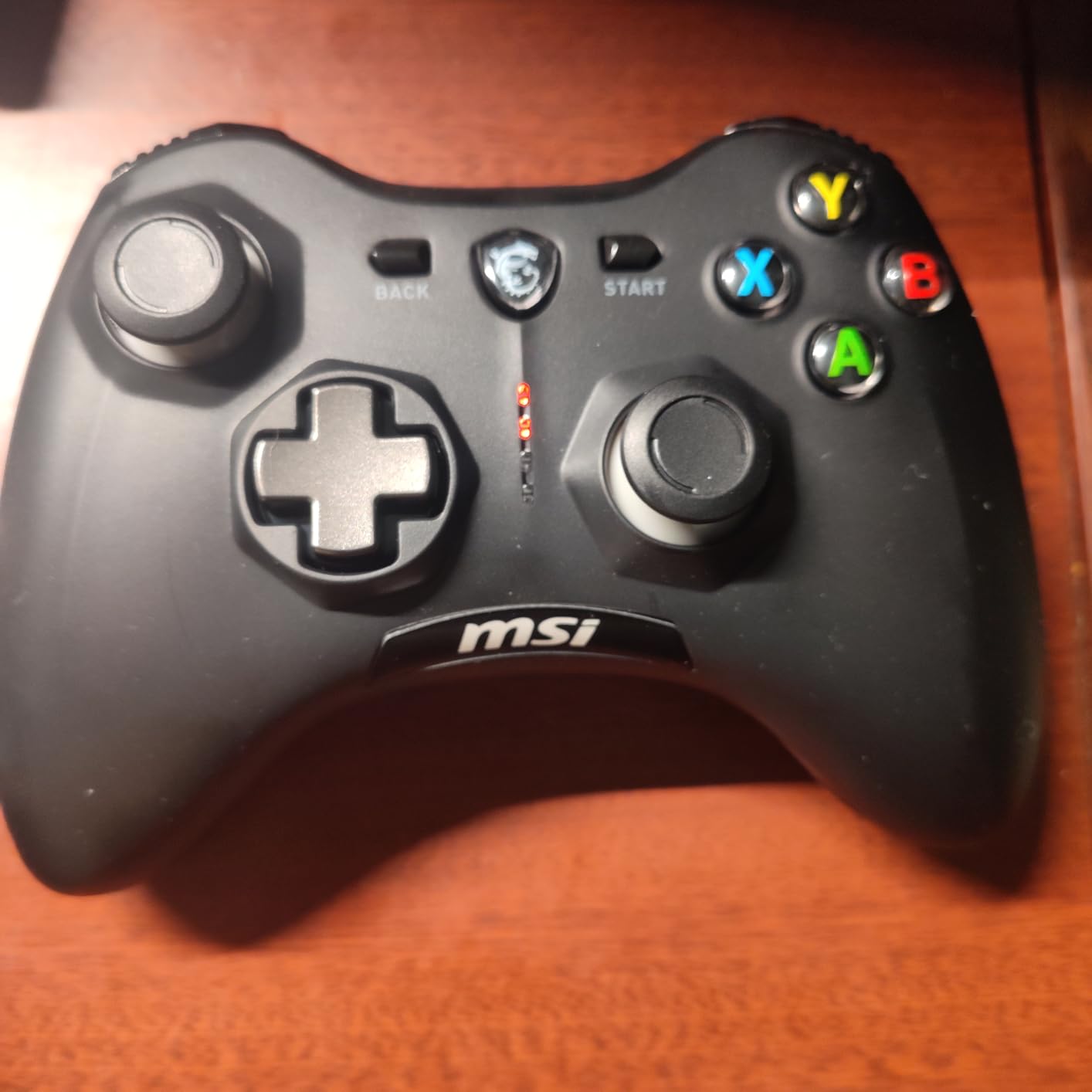 MSI Force GC30V2 Wireless Gaming Controller, Dual Vibration Motors, Dual Connection Modes, Interchangable D-Pads, Compatible with PC & Android, Black customer photo 1