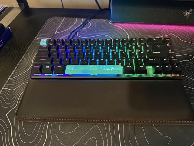HyperX Wrist Rest - Tenkeyless - Cooling Gel - Memory Foam - Anti-Slip, Black customer photo 1