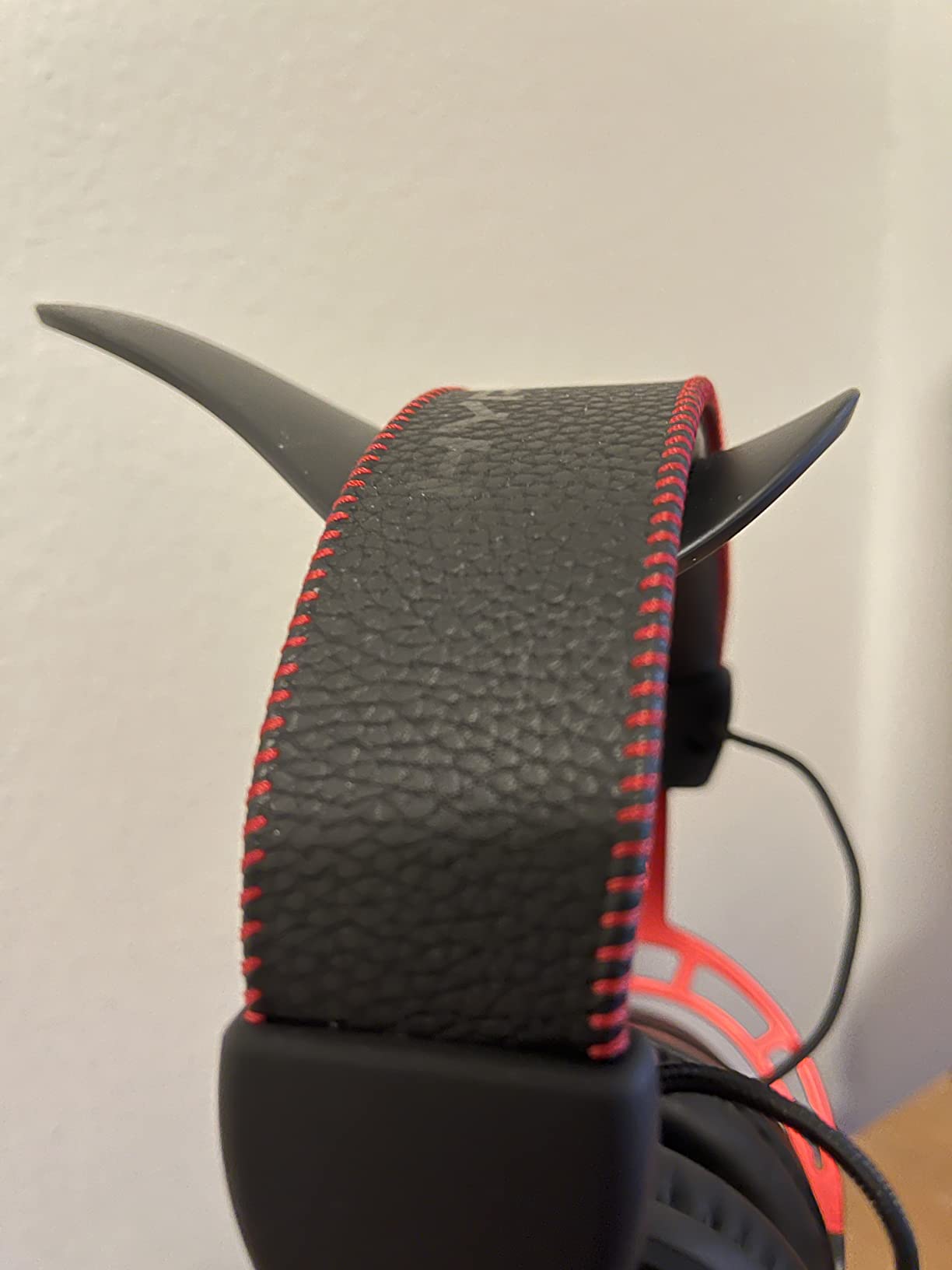HyperX Cloud Alpha Wireless - Gaming Headset for PC, 300-hour battery life, DTS Headphone:X Spatial Audio, Memory foam, Dual Chamber Drivers customer photo 1