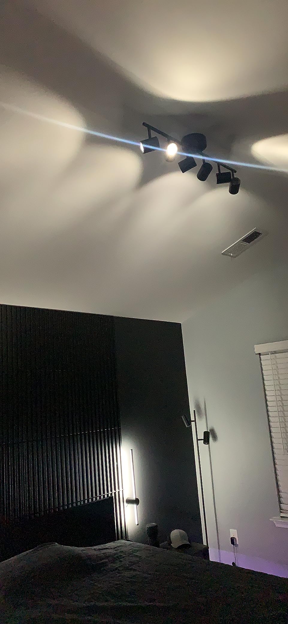 CLOUDY BAY 40W 6-Head LED Dimmable Track Light Kit,3000K/4000K/5000K Selectable 3000lm CRI90,Flexibly Rotatable Light Head for Accent Decorative Lighting,Black customer photo 2
