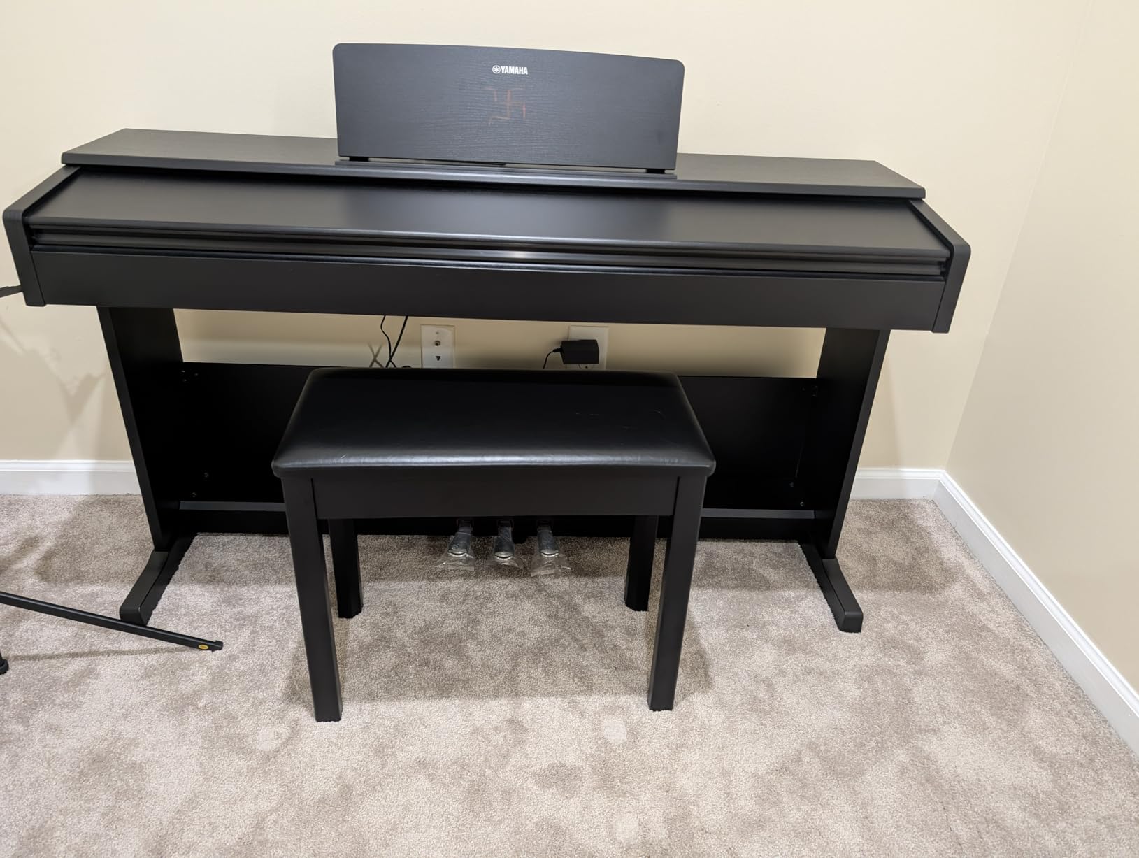 Yamaha Arius Series 88-Key Weighted Action Upright Digital Piano for Beginner and Intermediate Players, Dynamic Response, Grand Piano Sound, 3-pedal Unit, Upright Design, Bench Included, Black YDP105B customer photo 2