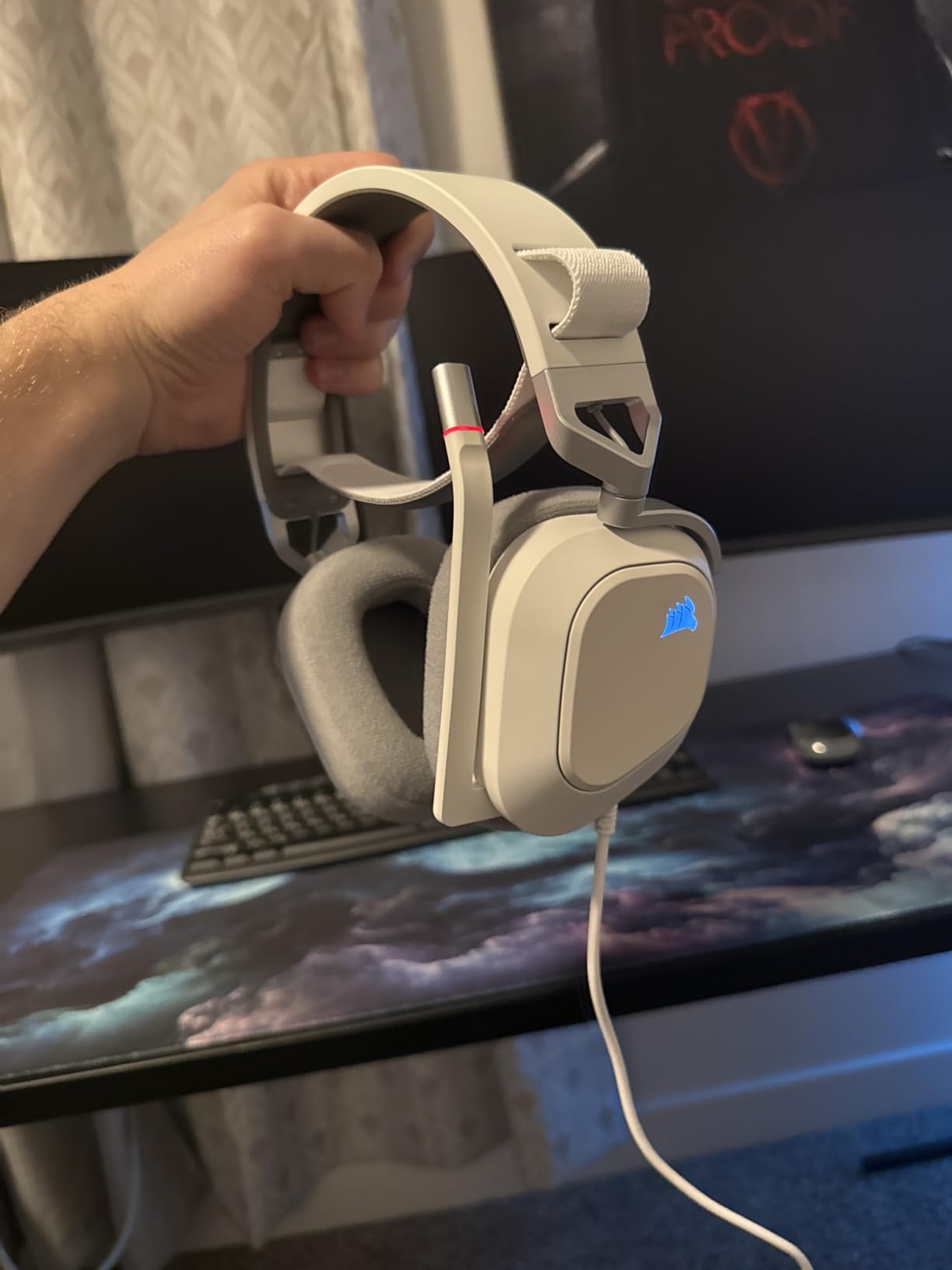 Corsair HS80 RGB USB Premium Gaming Headset with Dolby Audio 7.1 Surround Sound, Broadcast-Grade Omni-Directional Microphone, Memory Foam Earpads, High-Fidelity Sound - Carbon customer photo 2