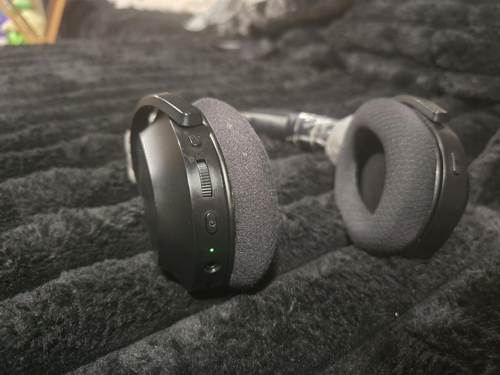 Razer Barracuda Pro Wireless Gaming Headset (PC, PlayStation, Switch 2, iPhone, Smartphones): Hybrid ANC - 2.4GHz Wireless + Bluetooth - THX AAA - 50mm Drivers - Integrated Mic - 40 Hr Battery - Black customer photo 1