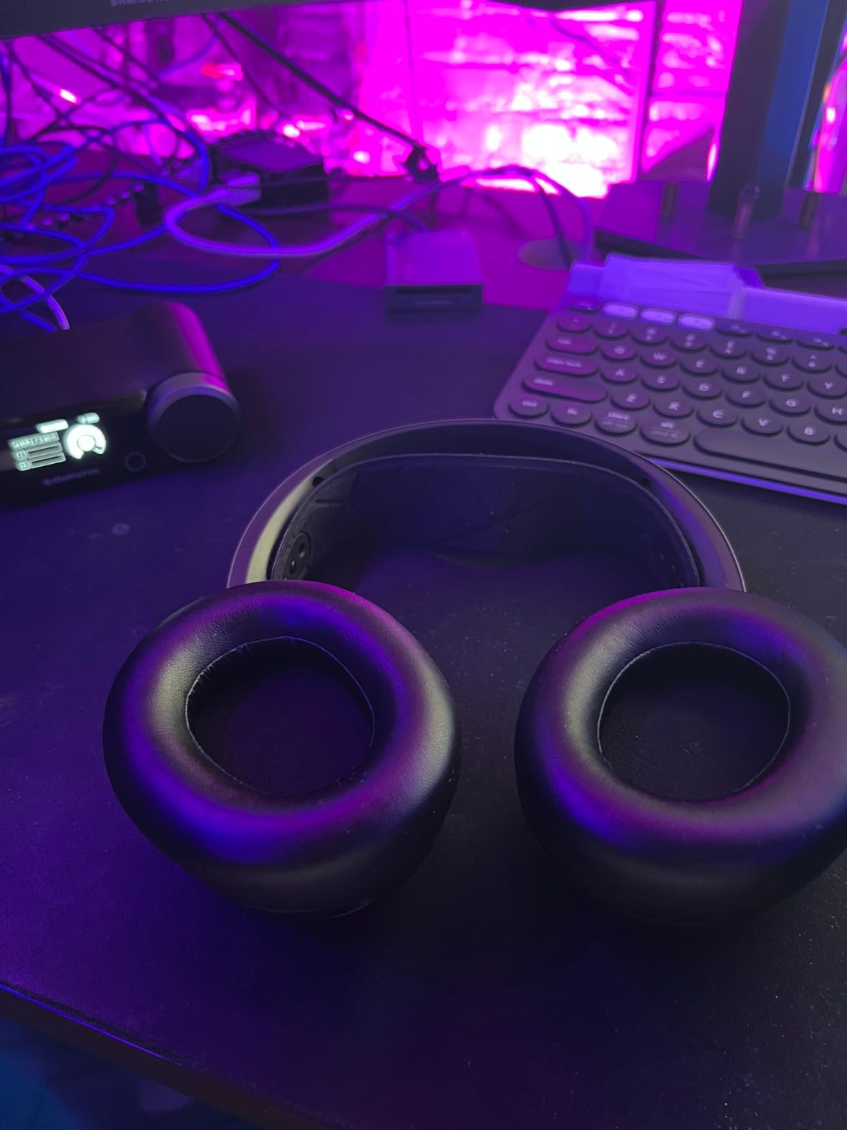 SteelSeries Arctis Nova Pro Wireless Xbox Multi-System Gaming Headset - Premium Hi-Fi Drivers - Active Noise Cancellation Infinity Power System - Stealth Mic - Xbox, PC, PS5, PS4, Switch, Mobile customer photo 2