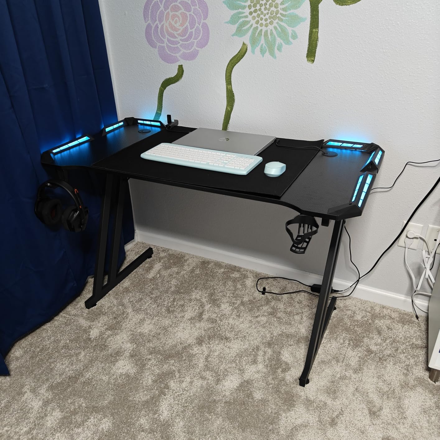 HLDIRECT 47 Inch Gaming Desk with LED Lights, Large RGB Computer Gaming Desk Table with Cup Holder Headphone Hook Mouse Pad, Ergonomic Modern Carbon Fiber Mesa Gamer Pc Work Home Office Desks, Black customer photo 2