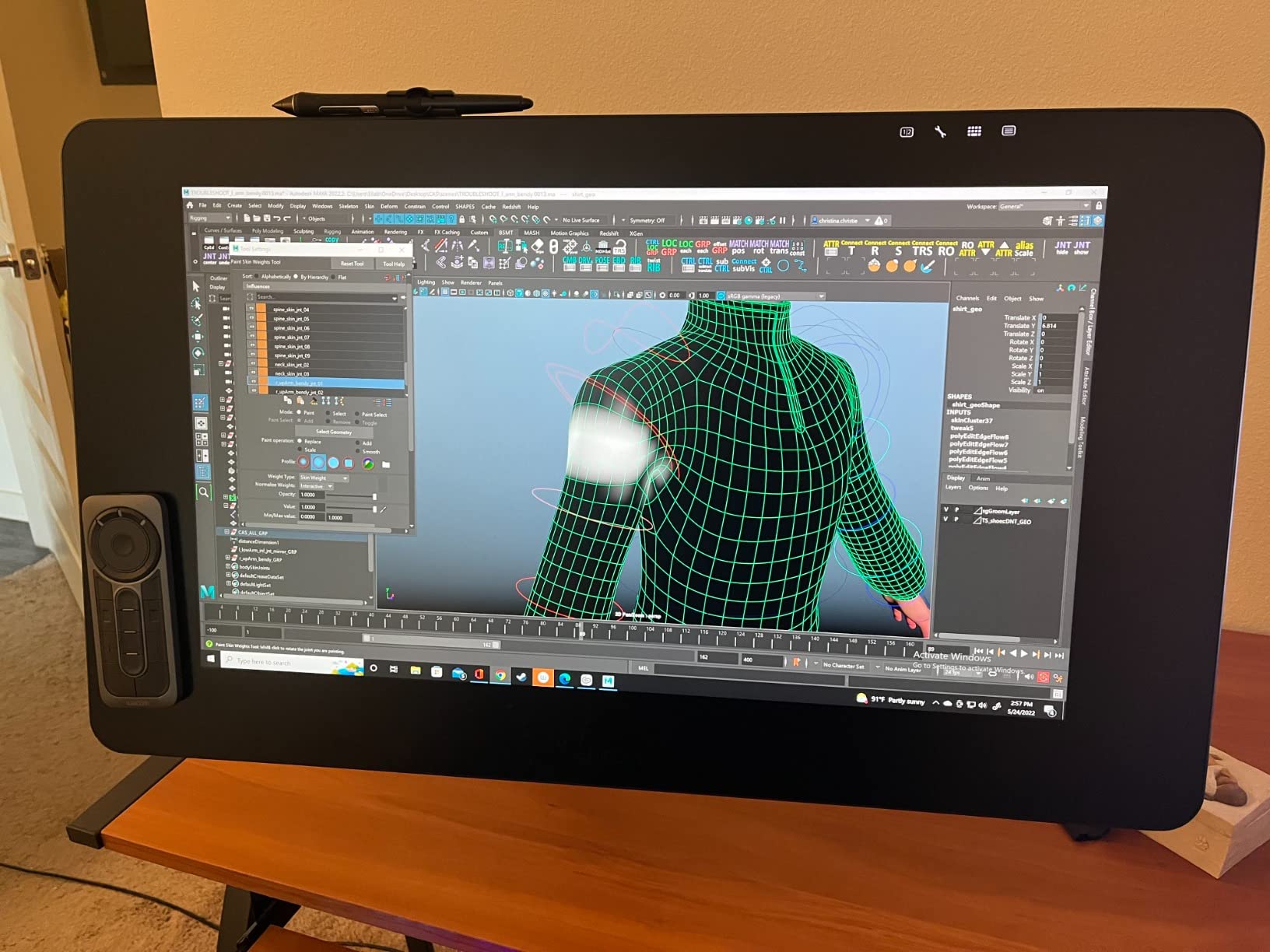 Cintiq Pro 27 Creative Pen Display 4K customer photo 1