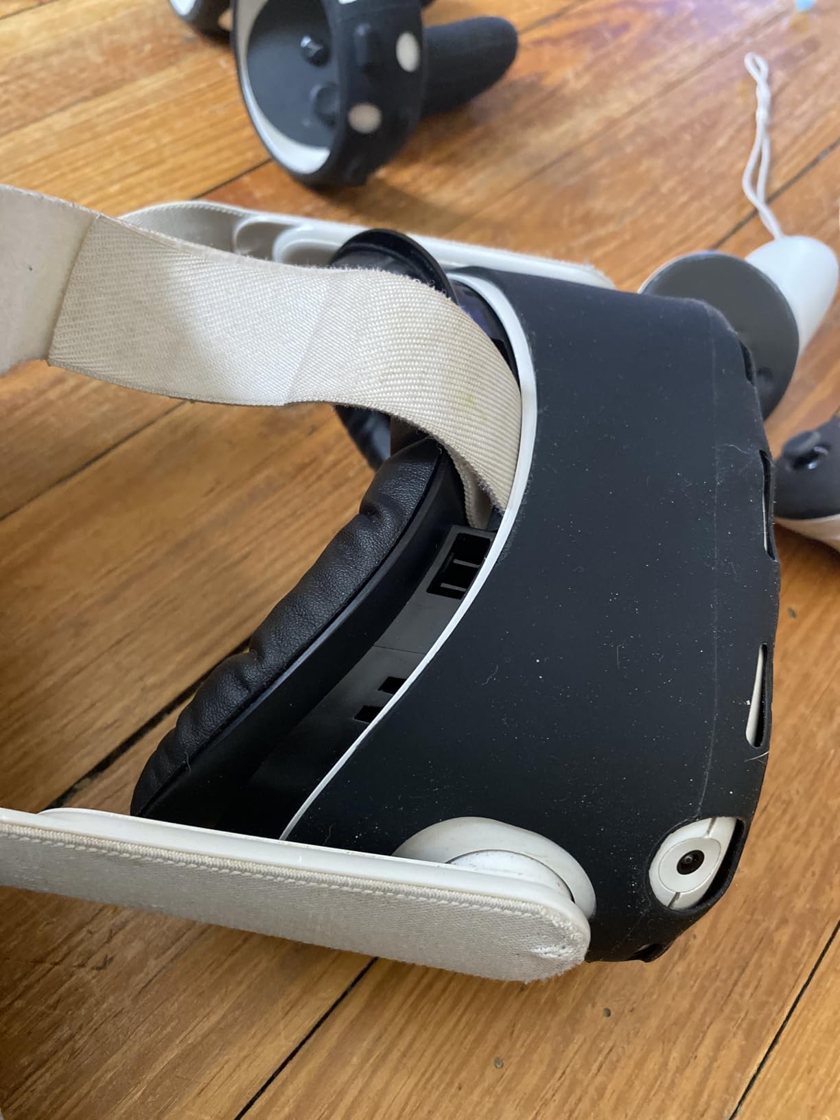 VR Facial Interface and Foam Replacement Set for Oculus Meta Quest 2 | Removable Facial Interface Frame & Foam Face Covers Replacement & Anti-Leakage Nose Pad & Lens Cover customer photo 2
