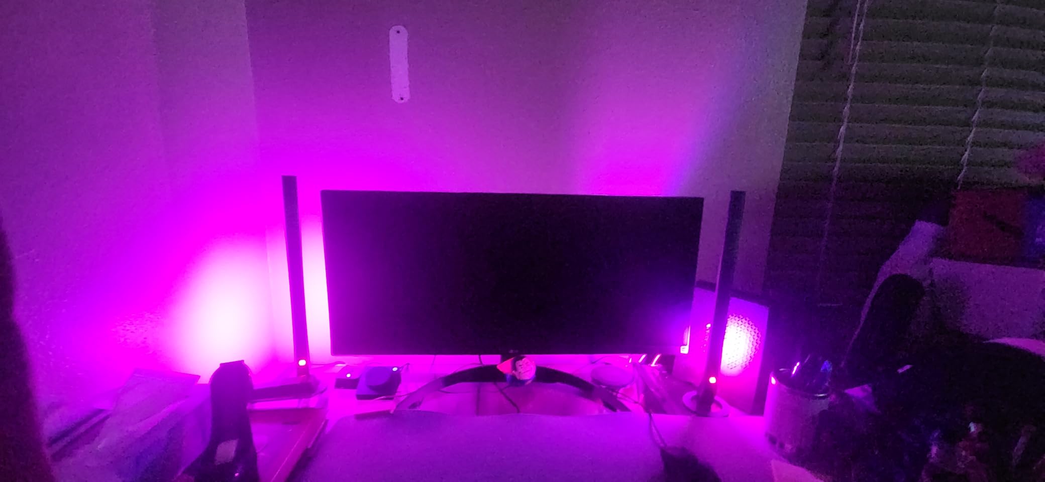 Govee RGBIC Gaming Light Bars H6047 with Smart Controller, Wi-Fi Smart LED Gaming Lights with Music Modes and 60+ Scene Modes Built, Works with Alexa & Google Assistant customer photo 2