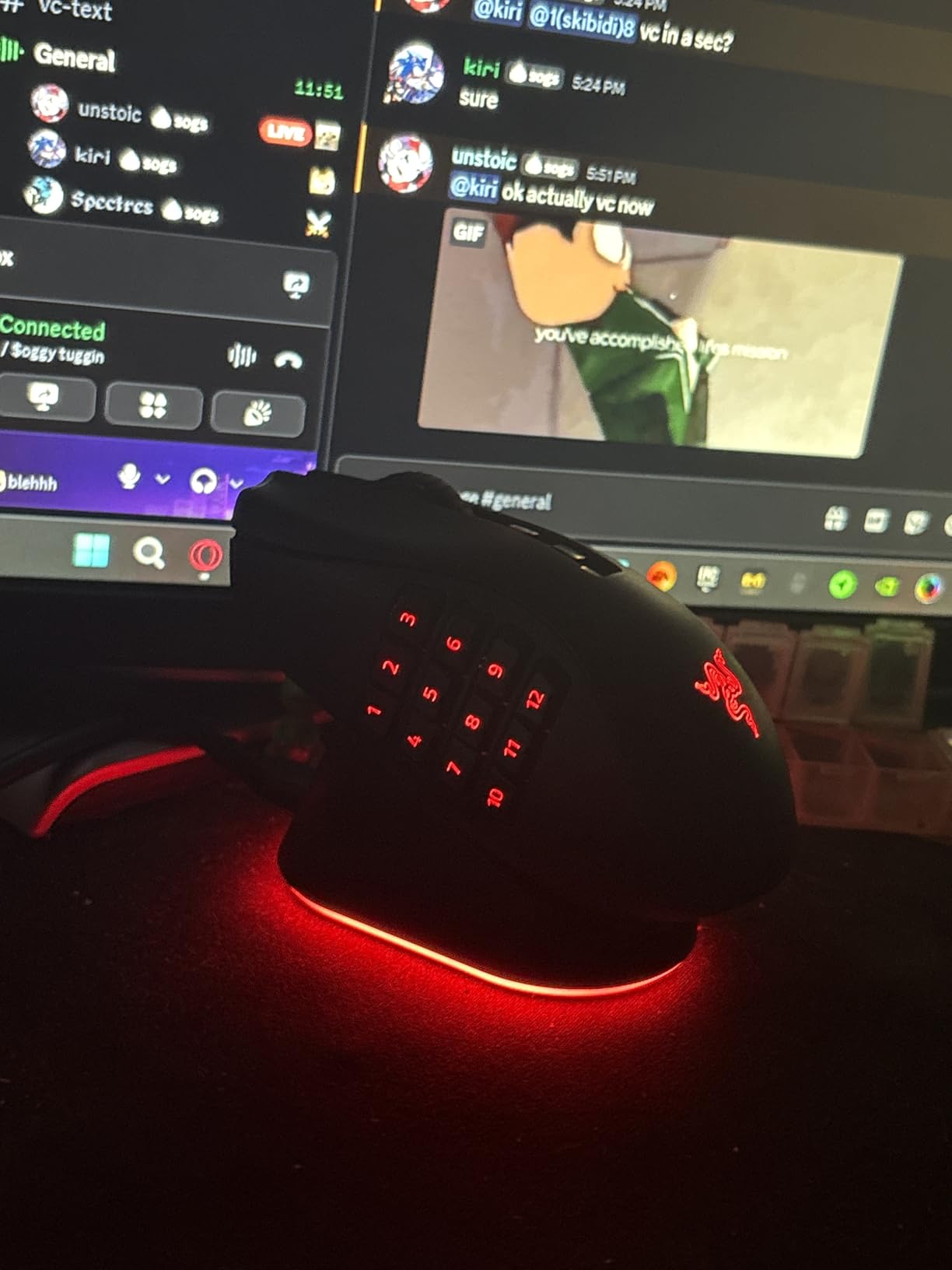 Razer Mouse Dock Pro with Wireless Charging Puck: Magnetic Wireless Charging - Integrated HyperPolling 8K Hz Transceiver - Anti-Slip Base - Chroma RGB Lighting - Classic Black customer photo 2