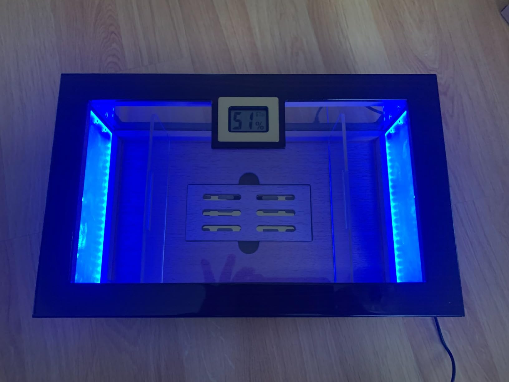 Woodronic Cigar Humidor with Six-Colored LED Light, Full-View Acrylic Design, Digital Hygrometer, Crystal Gel Humidifier, Spanish Cedar Lining & Acrylic Dividers, Cigar Gift for Men Holds 120 Counts customer photo 2