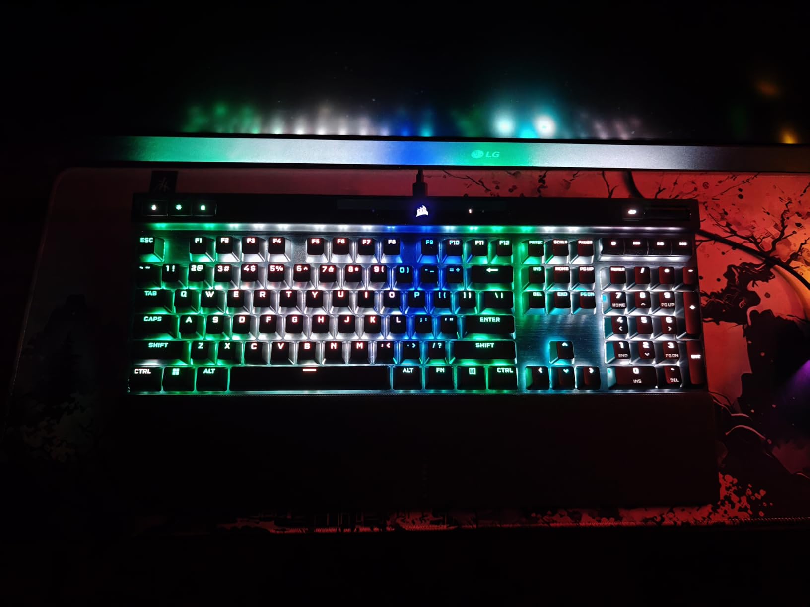 Corsair K70 PRO RGB Optical-Mechanical Gaming Keyboard - OPX Linear Switches, PBT Double-Shot Keycaps, 8,000Hz Hyper-Polling, Magnetic Soft-Touch Palm Rest - NA Layout, QWERTY - White customer photo 2