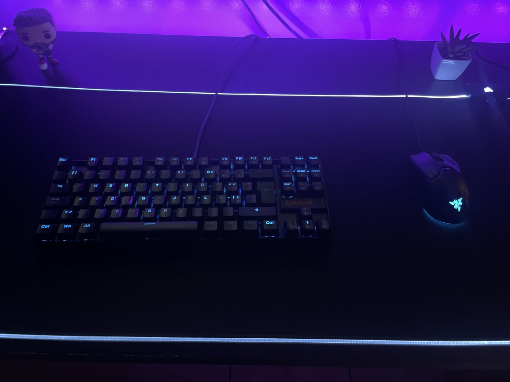 Corsair MM700 RGB Extended 3XL Cloth Gaming Mouse Pad/Desk Mat - Massive 1,220mm x 610mm (48'' x 24'') Cloth Surface, 360 Degree Three-Zone RGB Lighting, Two USB Ports - Black customer photo 1