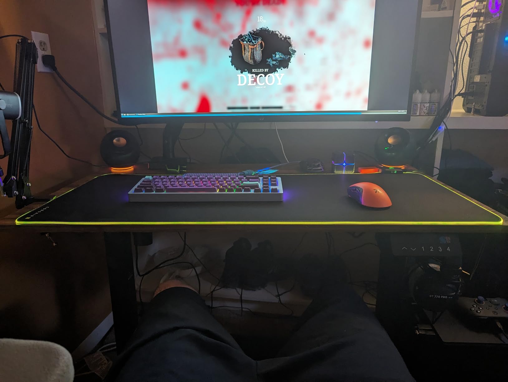 Corsair MM700 RGB Extended 3XL Cloth Gaming Mouse Pad/Desk Mat - Massive 1,220mm x 610mm (48'' x 24'') Cloth Surface, 360 Degree Three-Zone RGB Lighting, Two USB Ports - Black customer photo 2