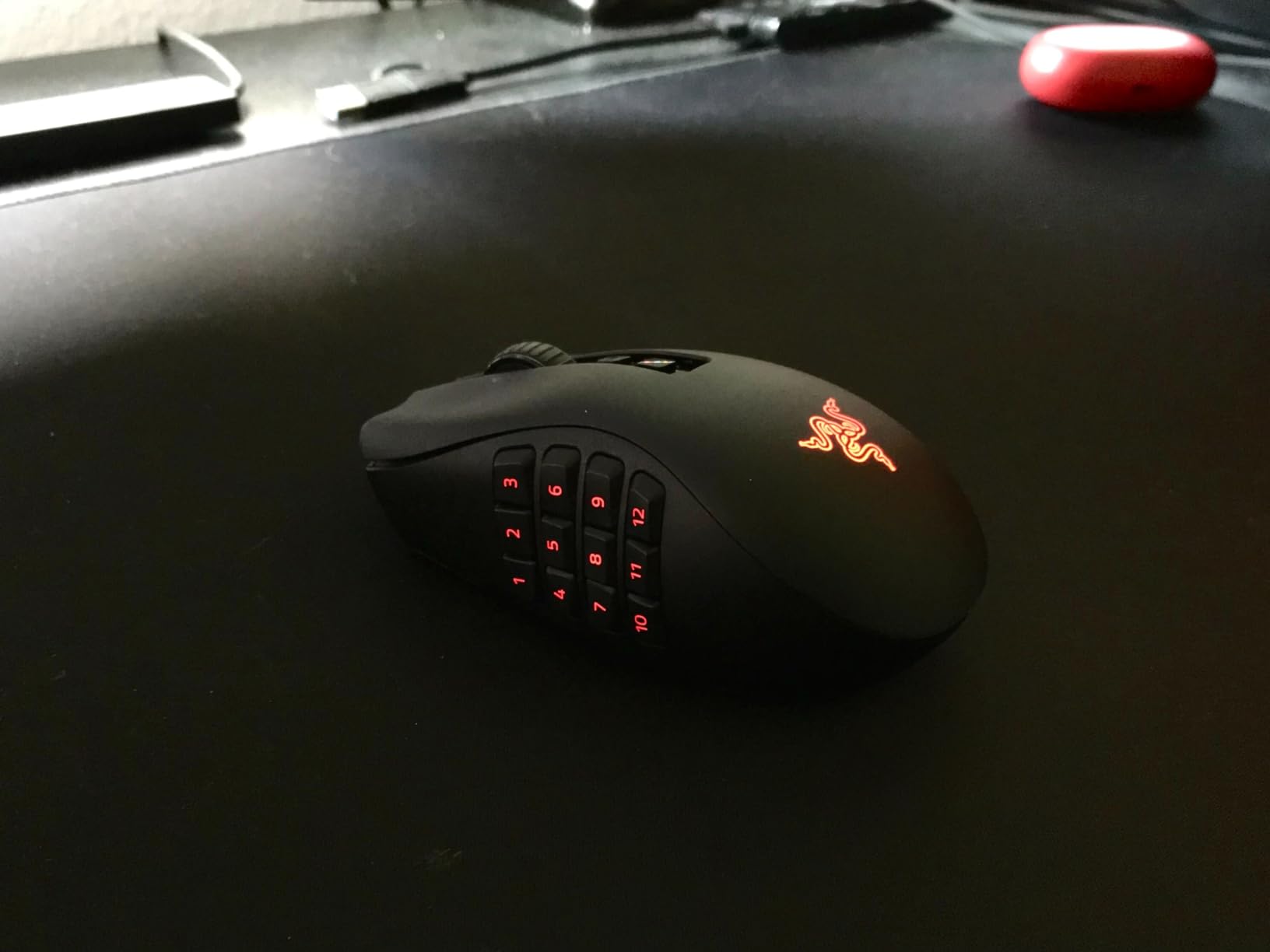 Razer Naga V2 HyperSpeed Wireless MMO Gaming Mouse: 19 Programmable Buttons - HyperScroll Technology - Focus Pro 30K Optical Sensor customer photo 2