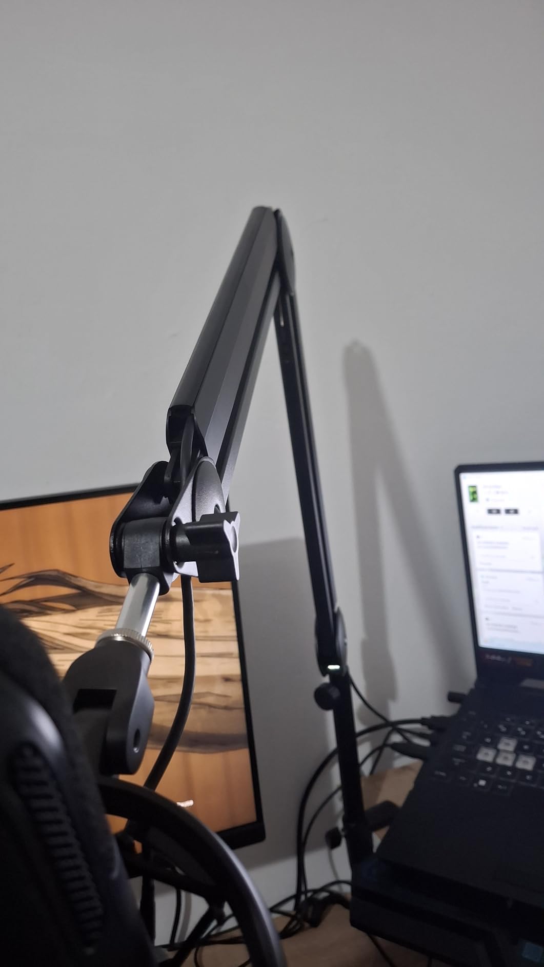 InnoGear Mic Boom Arm Microphone Stand Cable Management for Blue Yeti FIFINE AM8 K669B HyperX QuadCast S SoloCast AT2020 Shure SM7B MV7 and Other Microphone customer photo 2
