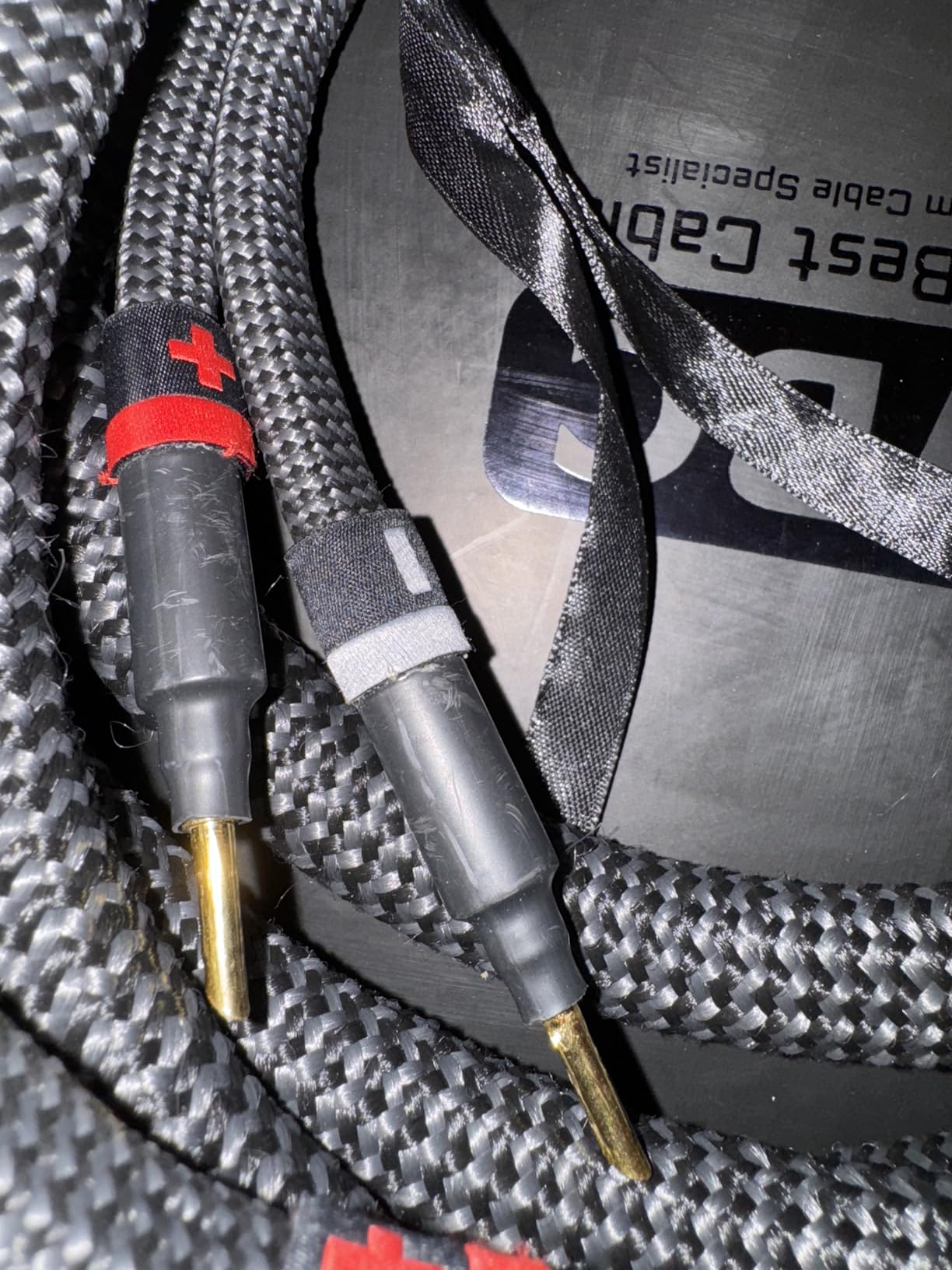WORLDS BEST CABLES 8 Foot Ultimate - 7 AWG - Ultra-Pure OFC - Extra Premium Audiophile HiFi Speaker Cable Pair with Eminence Gold Banana Plugs & Carbon Tweed Jacket customer photo 2