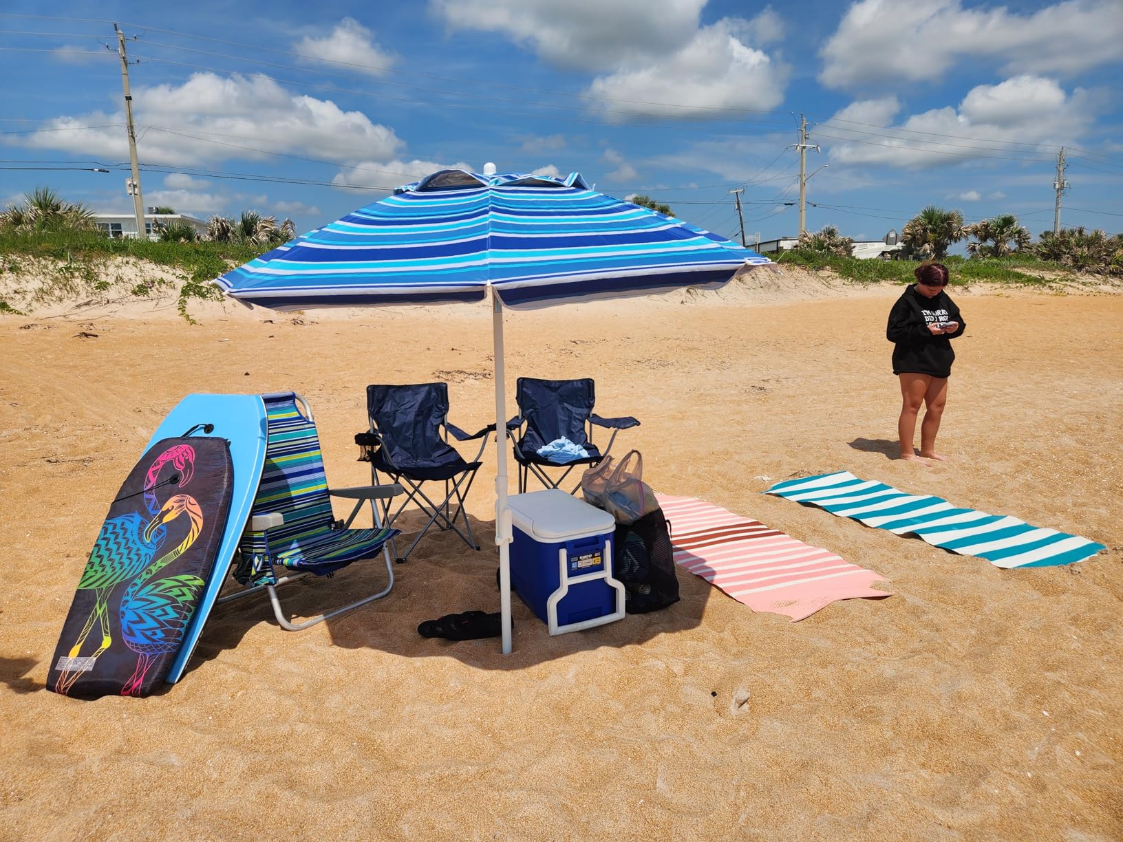 Aoxun Beach Umbrella with Tilt Pole, Portable Sand Anchor and Carry Bag, UPF 50+ Sun Shelter Air Vents Design for Outdoor Activities (Navy Blue & White), 6.5ft customer photo 1