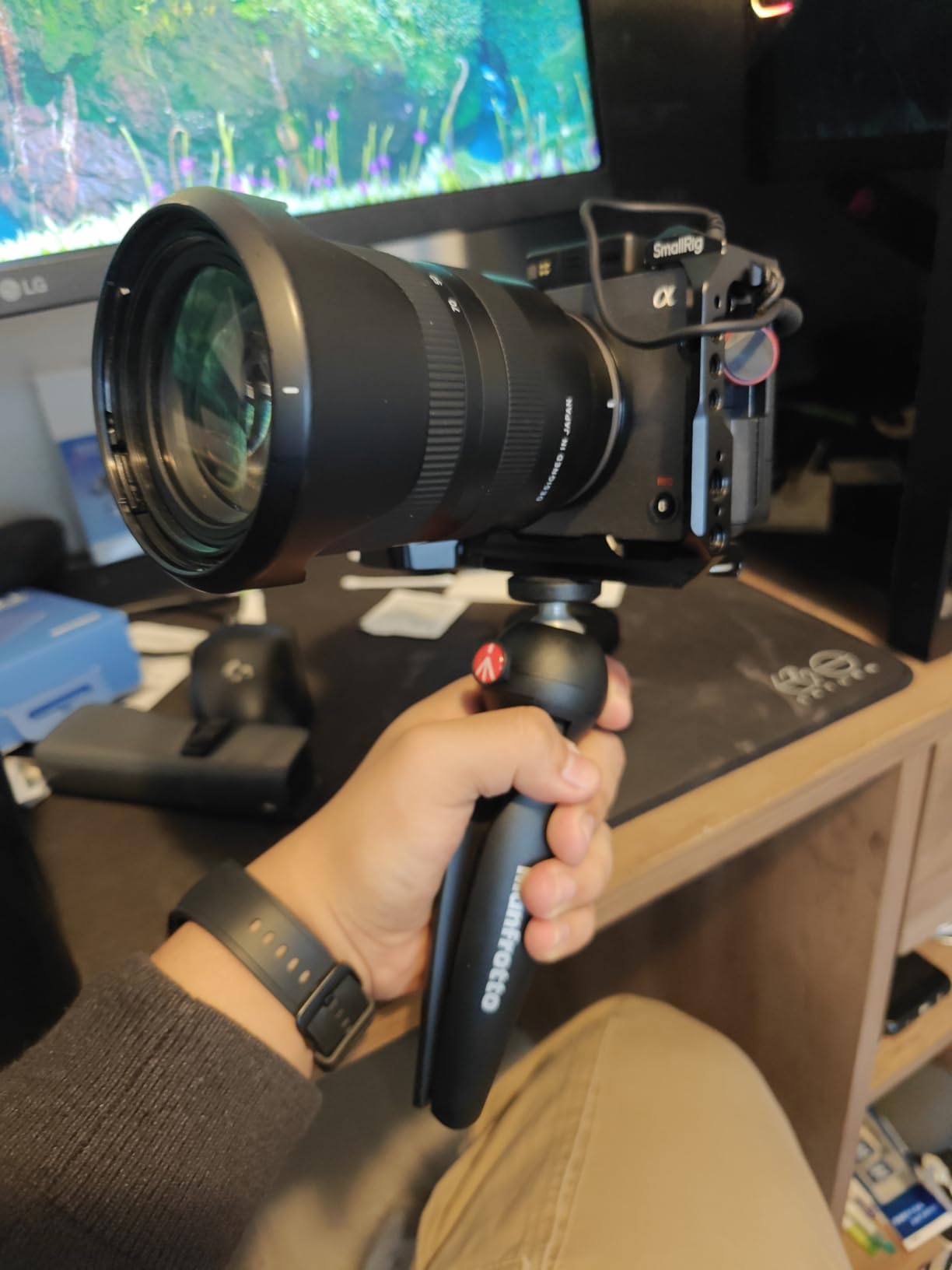Mini Tripod with Universal Smartphone Clamp, Made in Italy, for iPhone with or Without Case, CSC, Vlogging, Videography, MKPIXICLMII-BK - Manfrotto customer photo 1