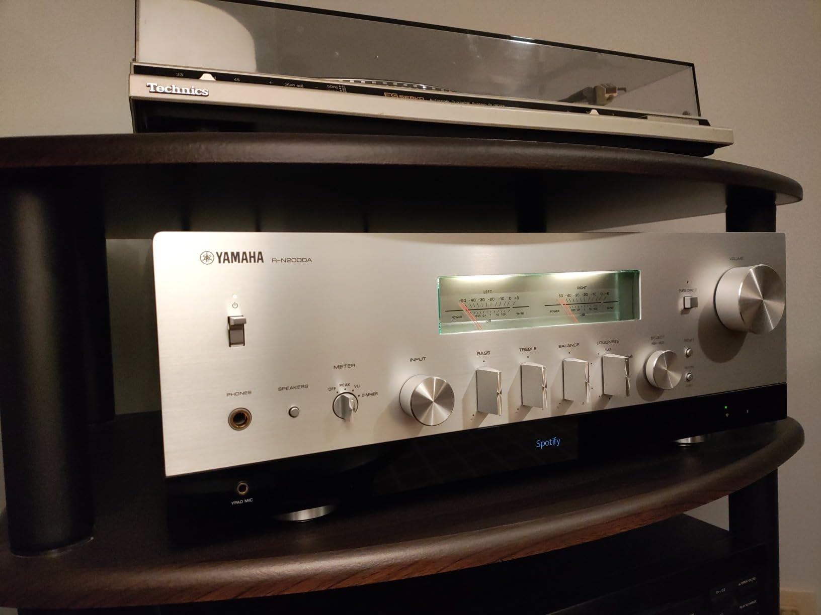 Yamaha R-N2000A Hi-Fi Network Receiver with Streaming, Phono and DAC - Silver customer photo 1