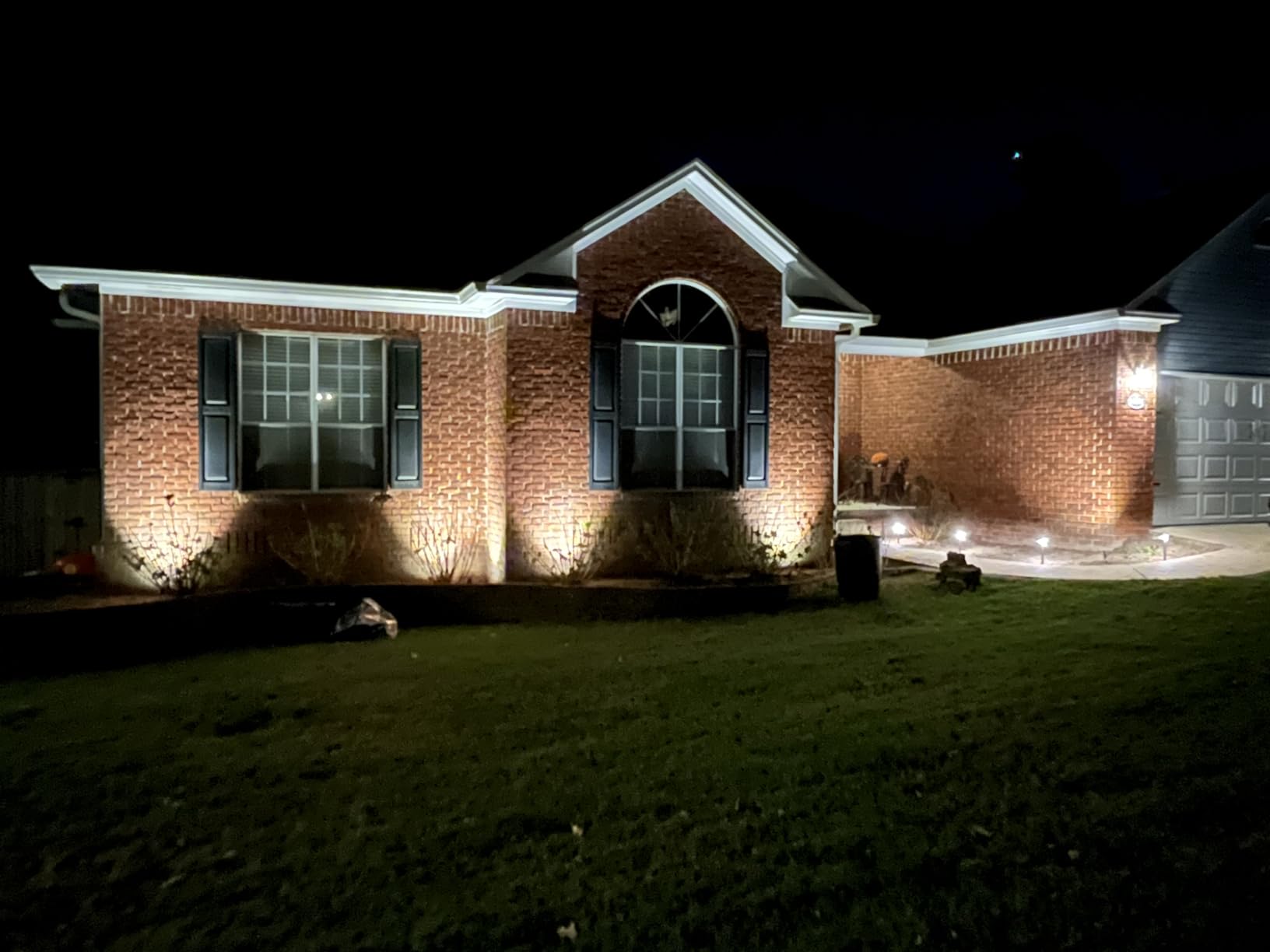 SUNVIE LED Landscape Lighting Kit Low Voltage Landscape Lights with Transformer Low Voltage Pathway Lights Aluminum Landscape Spotlights Path Lights with Connectors for Yard House Garden Tree customer photo 2