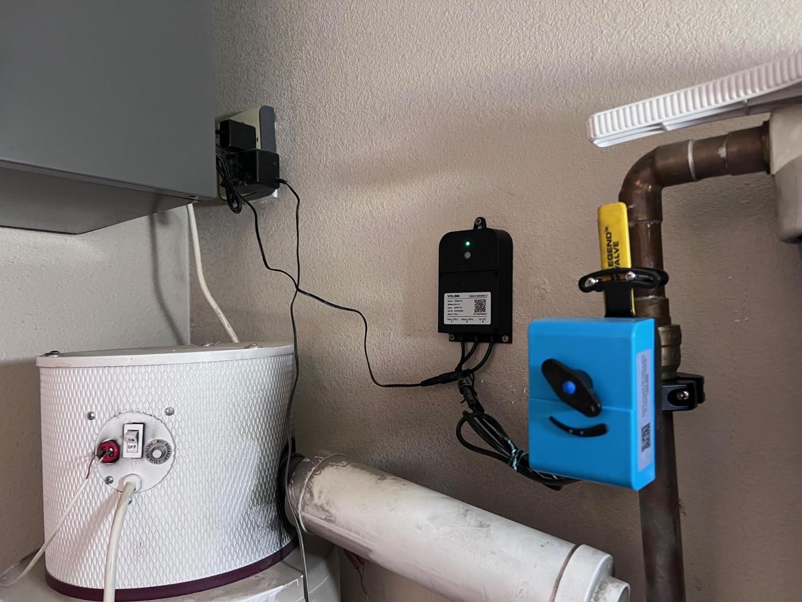 YoLink Smart Water Leak Protection System Kit: Bulldog Valve Robot, Smart Valve Controller 2, 3 Water Leak Sensors, Hub customer photo 2