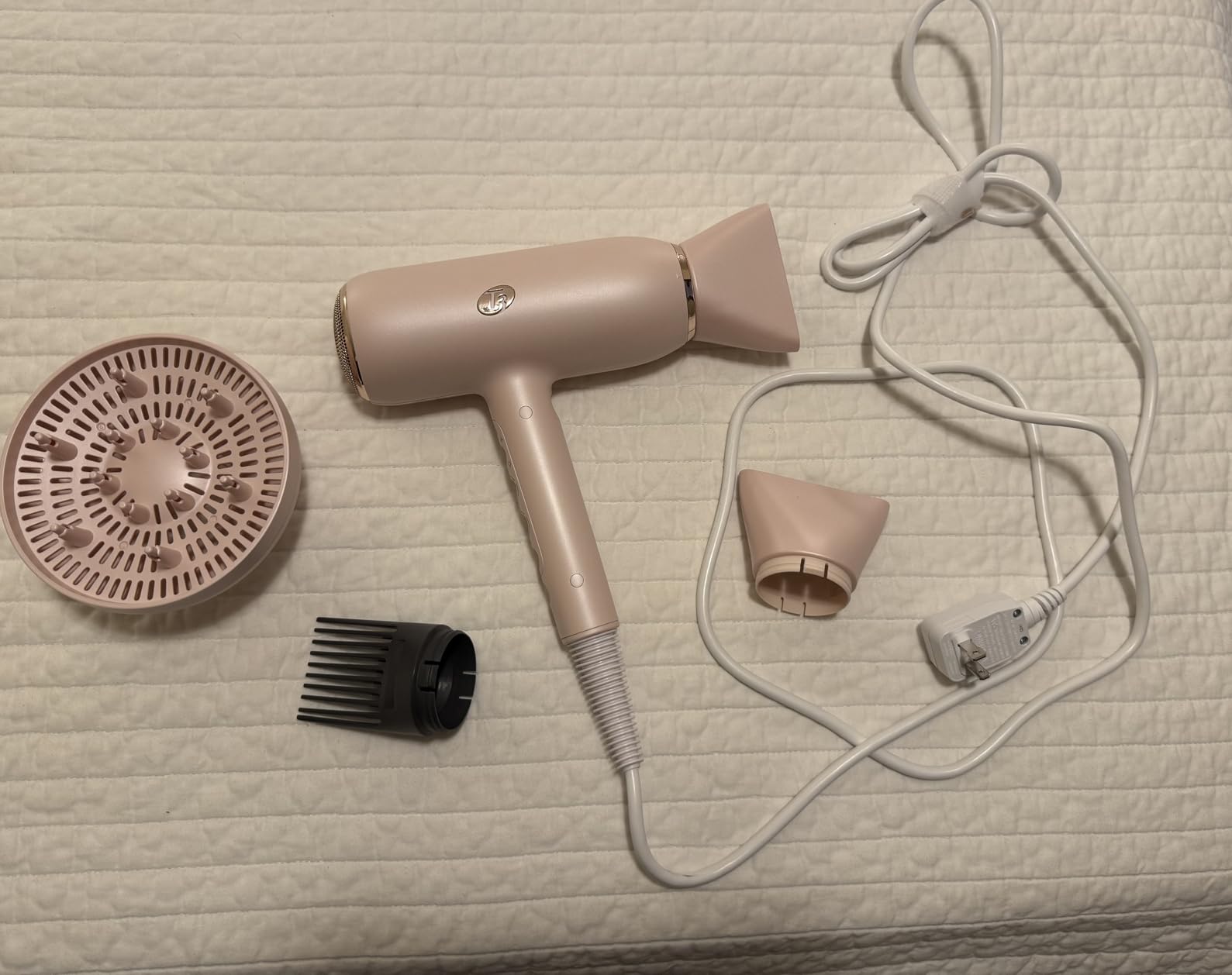 T3 Featherweight StyleMax Professional Ionic Hair Dryer with Custom Heat Automation & 4 Attachments, Fast Drying, Lightweight with 5 Heat & 3 Speed Settings customer photo 1
