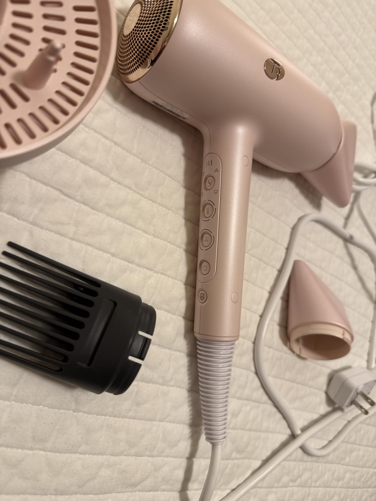 T3 Featherweight StyleMax Professional Ionic Hair Dryer with Custom Heat Automation & 4 Attachments, Fast Drying, Lightweight with 5 Heat & 3 Speed Settings customer photo 2