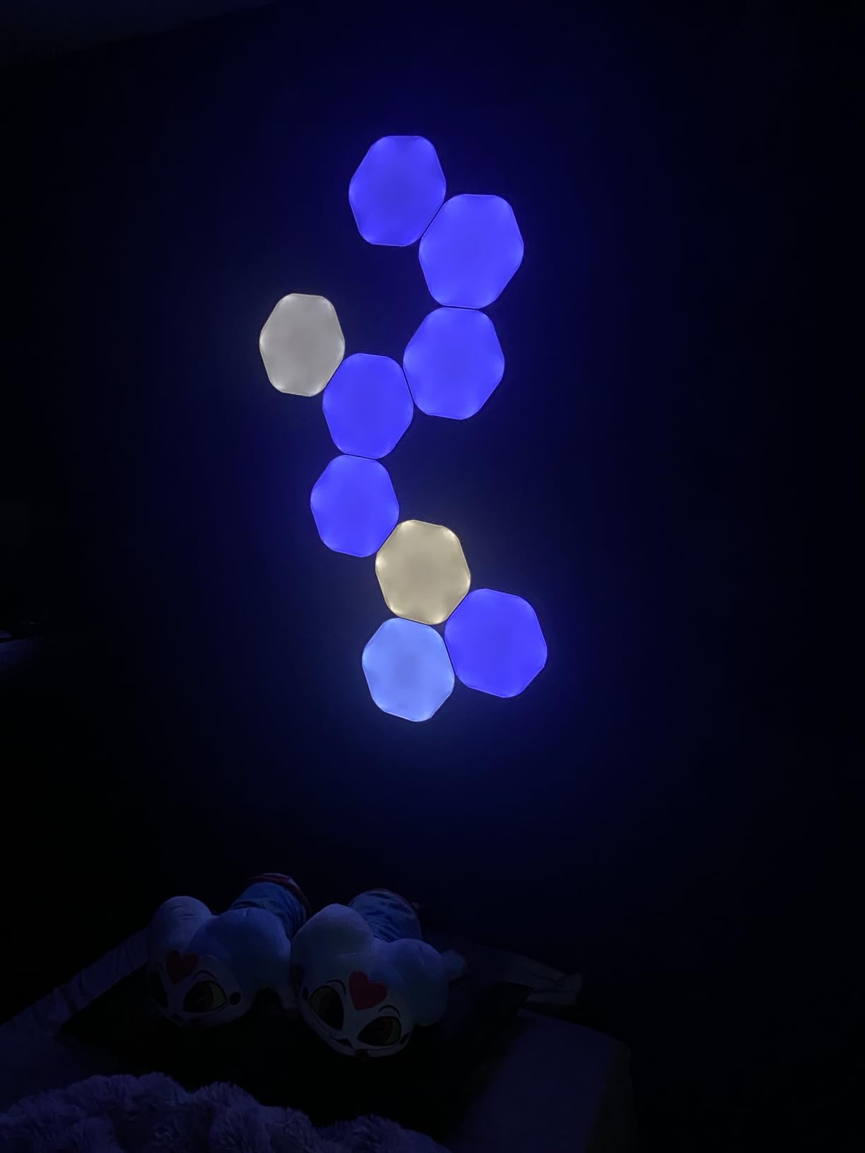 Nanoleaf Shapes Black Triangle LED Wall Lights, Smart RGBW Gaming Lights for Room & Modern Decor, 16M+ Colors with Music Sync, Works with Alexa & Google Assistant, DIY Wall Art (9-Pack Smarter Kit) customer photo 1