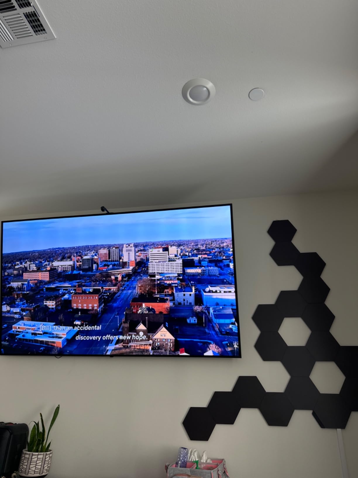Nanoleaf Shapes Black Triangle LED Wall Lights, Smart RGBW Gaming Lights for Room & Modern Decor, 16M+ Colors with Music Sync, Works with Alexa & Google Assistant, DIY Wall Art (9-Pack Smarter Kit) customer photo 2