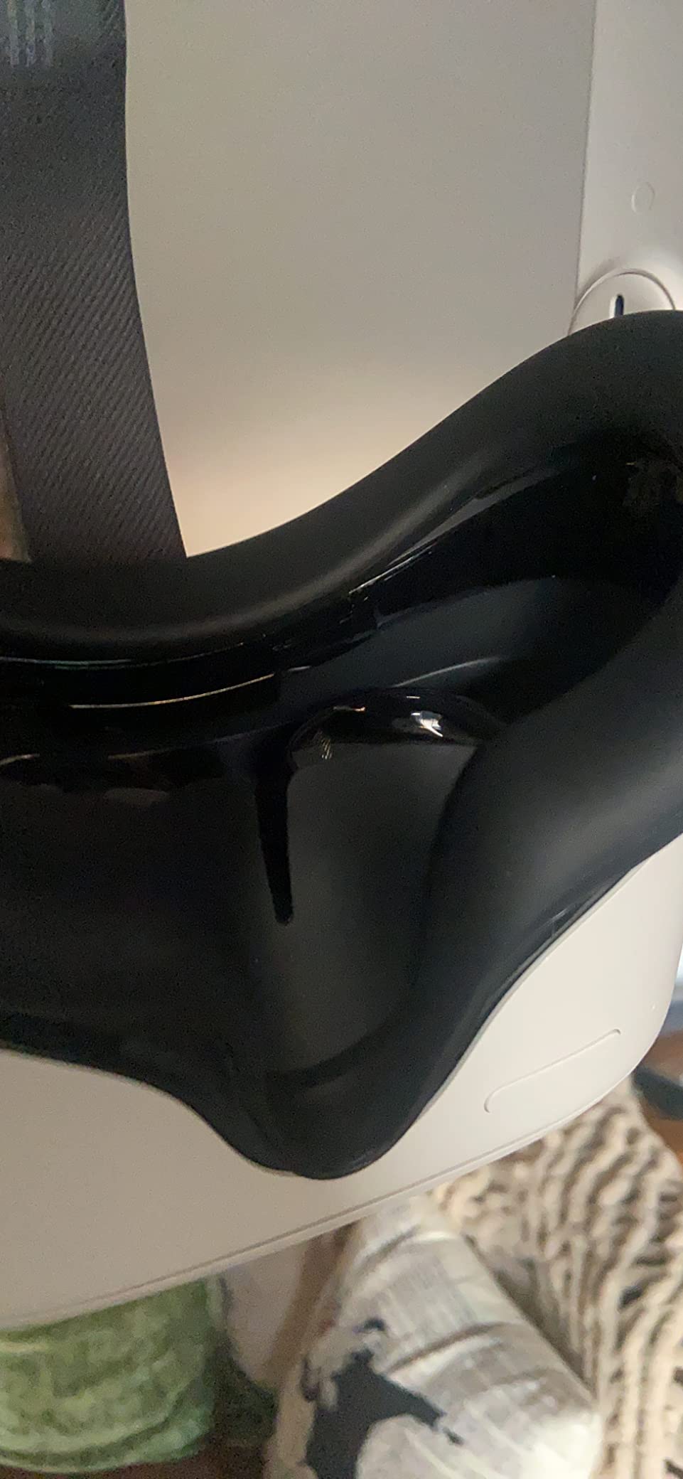 Razer VR Facial Interface for Meta Quest 2: Ultra-Thin Texture - Universal Silicone Cushion w/ Cooling Vents - Light-Blocking Design customer photo 1