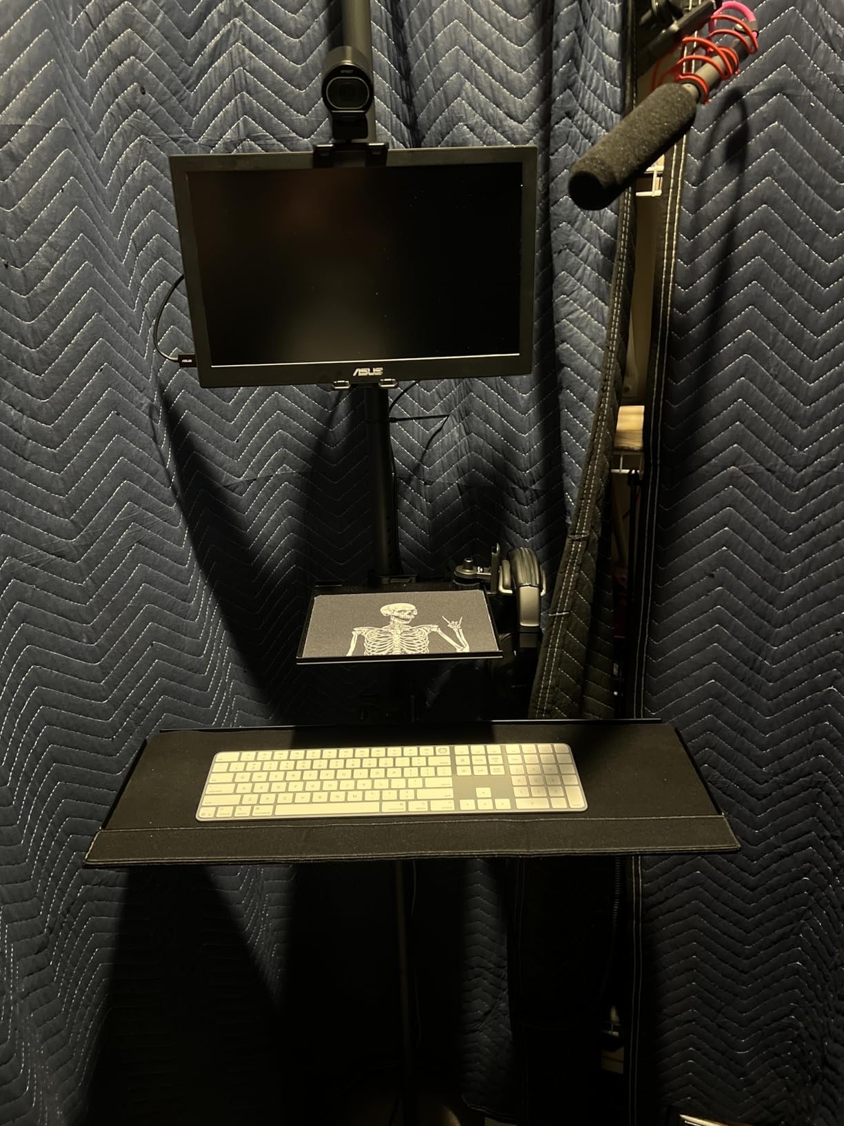 VIVO Universal 26 Inch Keyboard and Mouse Tray Pole Mount, 360 Degree Rotation, Neutral Writing Position, Black, Mount-POLEKB customer photo 2