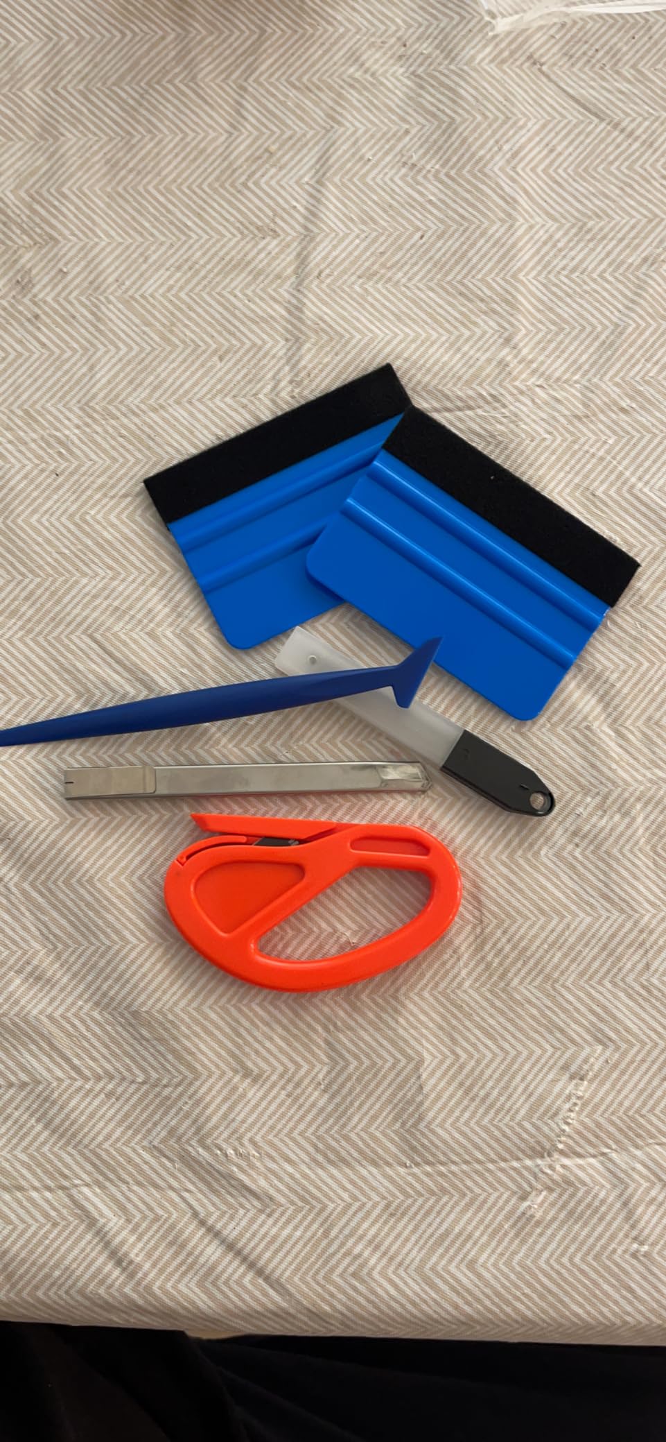 Gomake Vehicle Vinyl Wrap Window Tint Film Tool Kit Include 4 Inch Felt Squeegee, Retractable 9mm Utility Knife and Blades, Zippy Vinyl Cutter and Mini Go Corner Squeegee for Car Wrapping customer photo 2