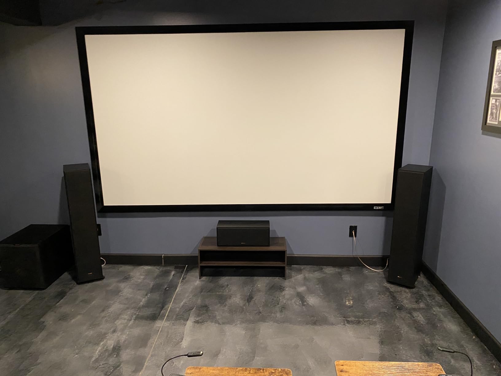 Klipsch Reference 5.1 Home Theater Pack with 2X R-620F Floorstanding Speaker, 12SW Subwoofer, 52C Center Channel and -41M Bookshelf, Black customer photo 1