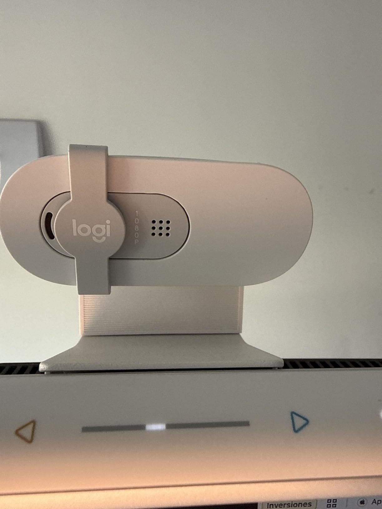 Logitech Brio 101 Full HD 1080p Webcam for Meetings, Streaming, Desktop, Laptop, PC - Built-in Mic, Shutter, Works with Zoom, Microsoft Teams, Nintendo Switch 2's new GameChat Mode, USB-A, Black customer photo 2