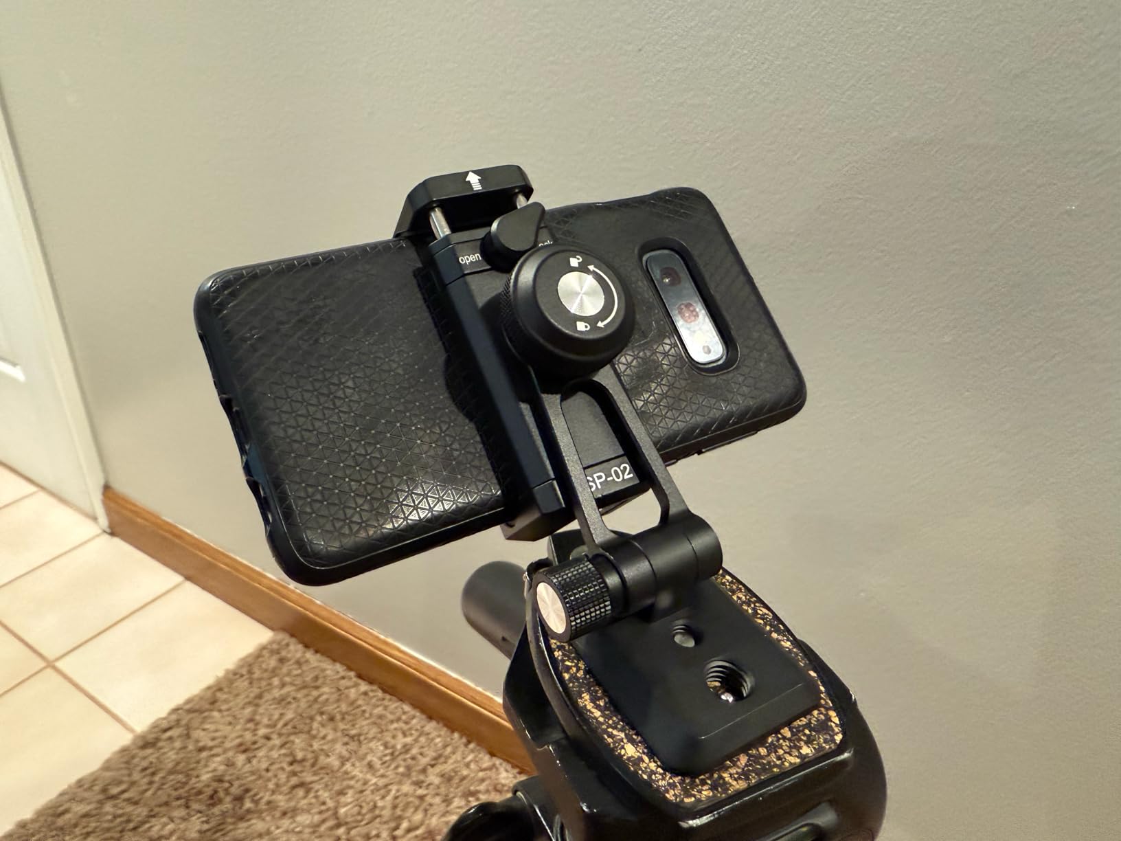 Metal Phone Tripod Mount Adapter with Arca QR Base, Cold Shoe, 360° Swivel 180° Tilt, Phone Holder Compatible with iPhone 15 Pro Max Galaxy S24 - NEEWER customer photo 2
