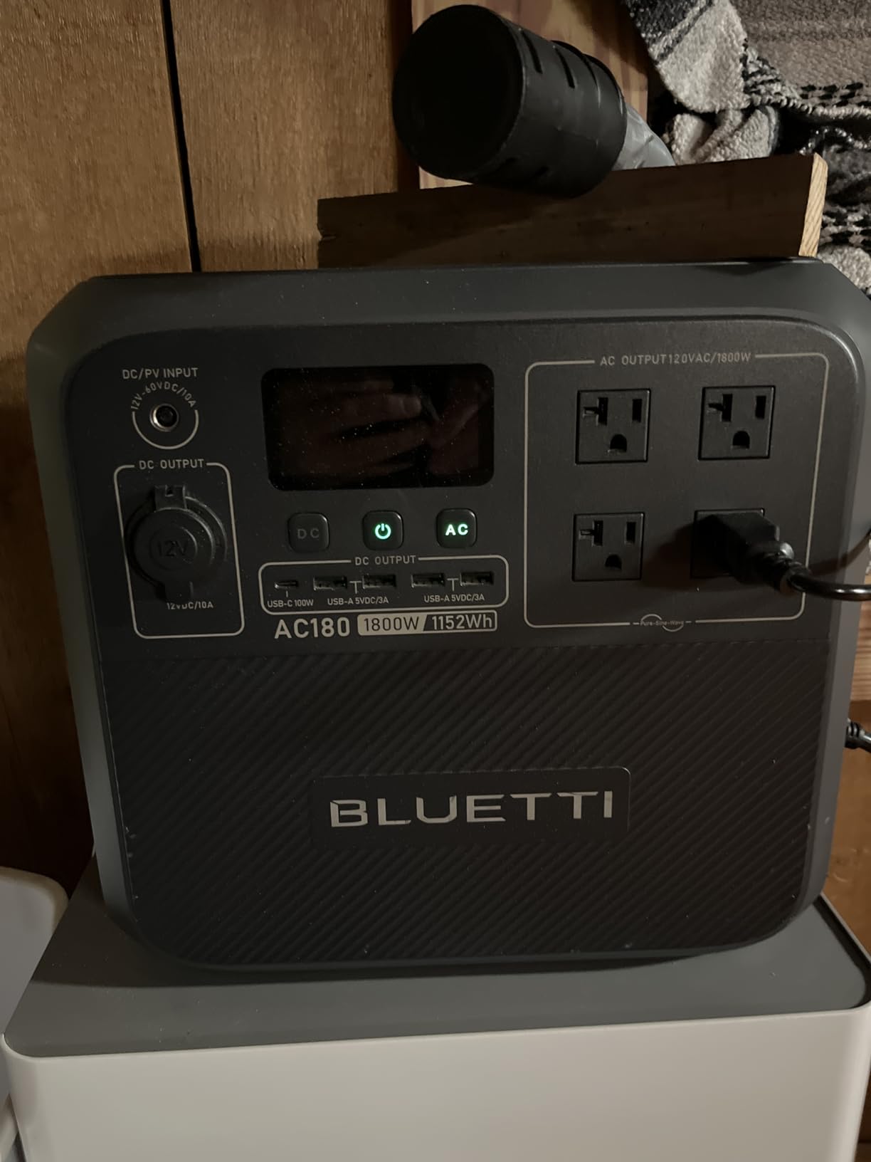 Bluetti AC180 Solar Generator with 200W Solar Panel (Ships Separately), 1152Wh Portable Power Station w/ 4 1800W (2700W Surge) AC Outlets, LFP Power for Outdoor Camping, Trip, Power Outage customer photo 1