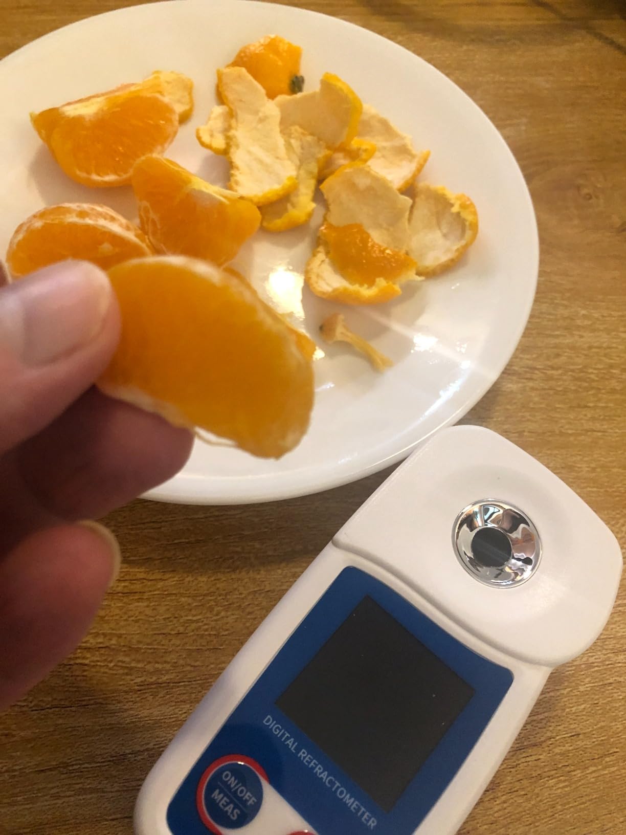 Digital Brix Refractometer Flagfront brix Meter Refractometer Automatic Temperature Compensation Brix Refractometer Range 0-55%,±0.1% Precision for Fruit Juice Coffee customer photo 2