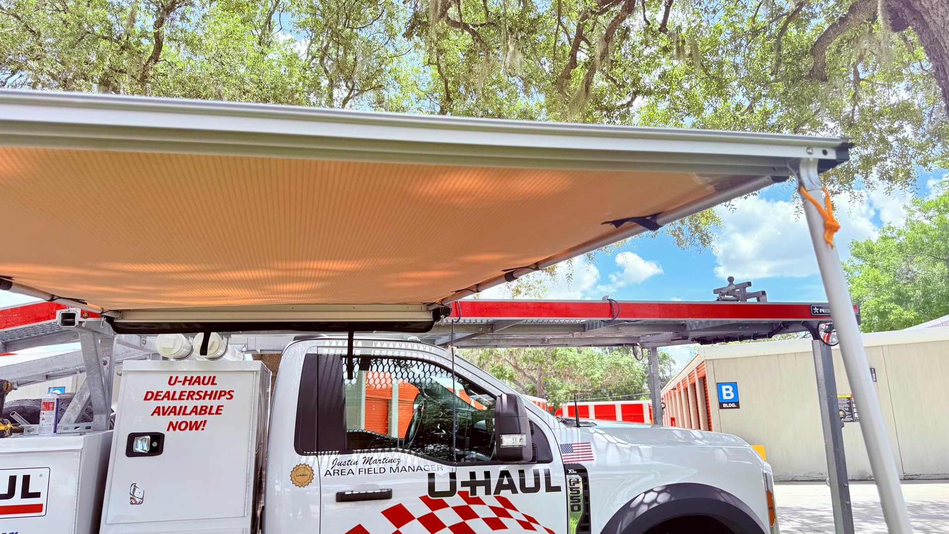 SAMOUT Vehicle Awning, 8.2ft x 10ft, Rooftop Pullout Ripstop UPF50+ Side Awning, Reinforced Hinges & Poles for Jeep/SUV/Truck/Van customer photo 1